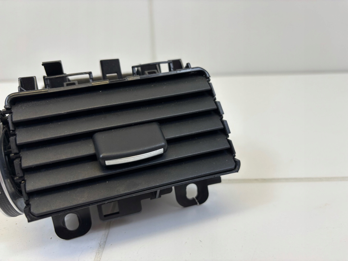 grid air conditioning devices left side Land Rover Discovery Sport 2017 16A5302LC9
