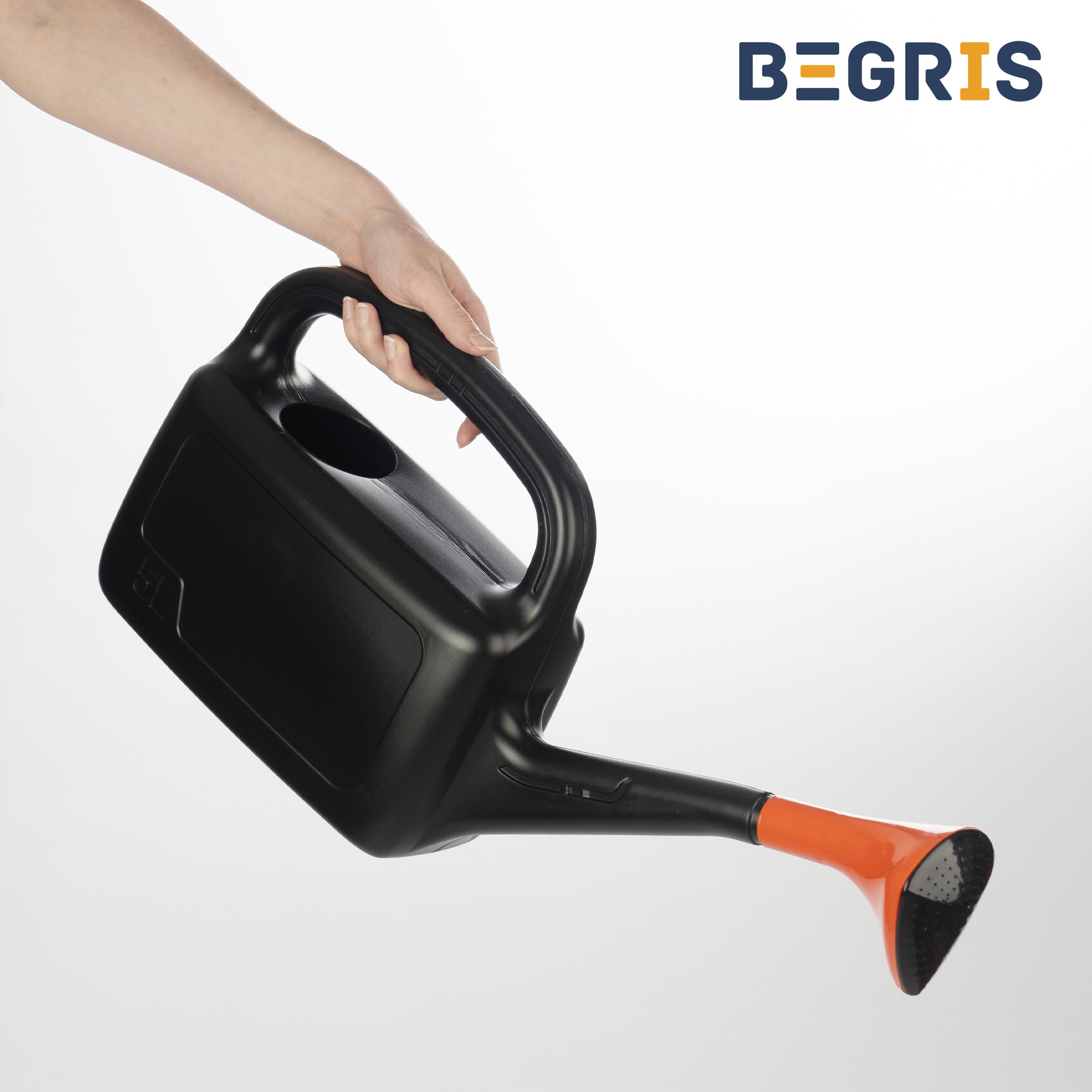 KONEWKA OGRODOWA 5L CZARNA Z SITKIEM PODLEWACZKA Marka BS TRADING GROUP