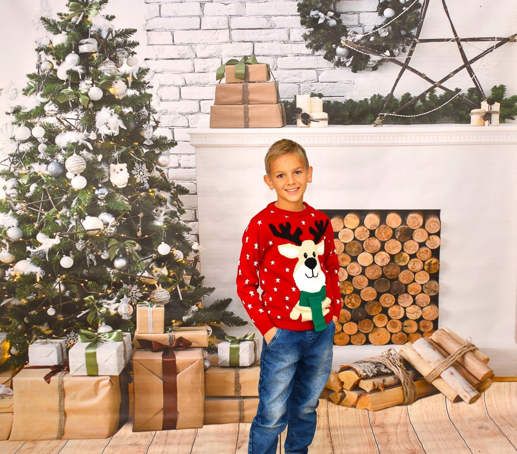 DZIECIĘCY SWETER Z RENIFEREM Z SZALIKIEM CZERWONY ŚWIĄTECZNE SWETERKI 4/5 Rękaw długi rękaw