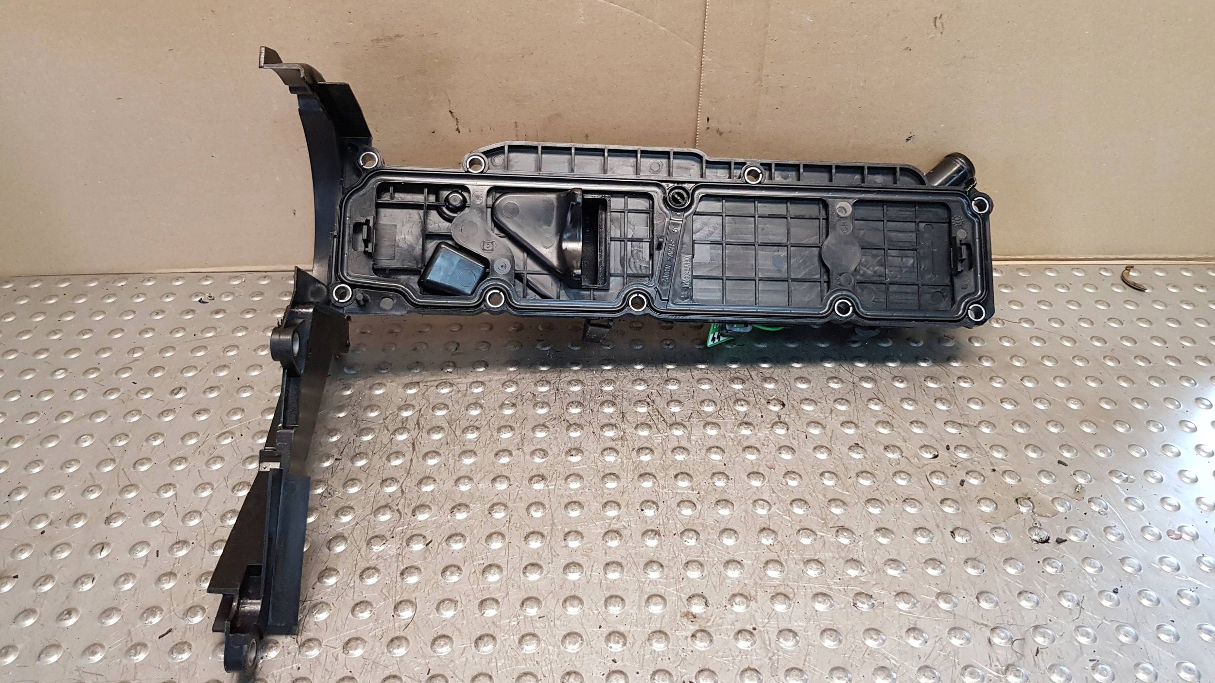 Abdeckung der Ventile 9689112980 FOCUS MK3 VOLVO S40 V50 1.6 HDI D2 115KM