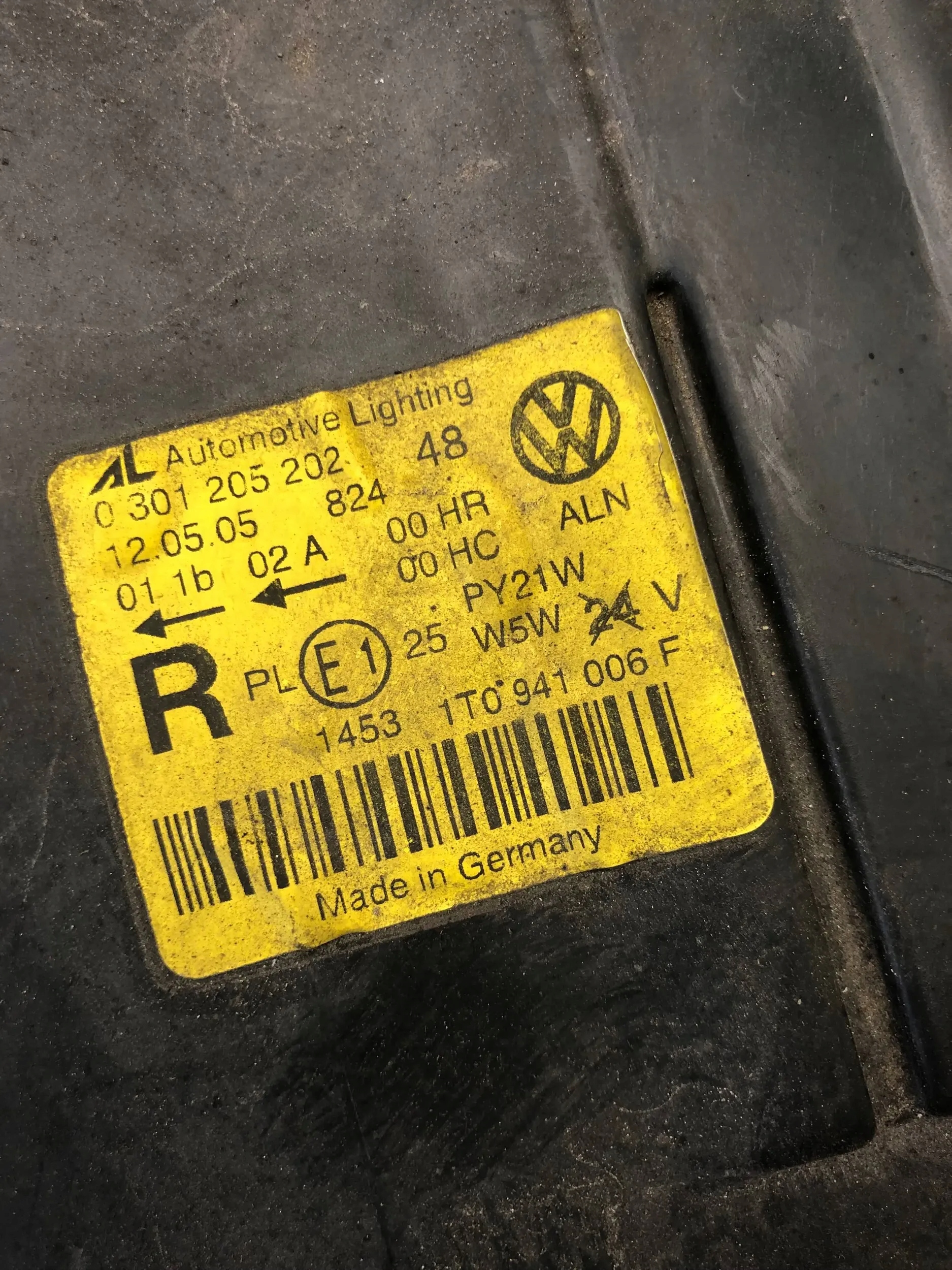 light right front VW TOURAN 1T0941006F