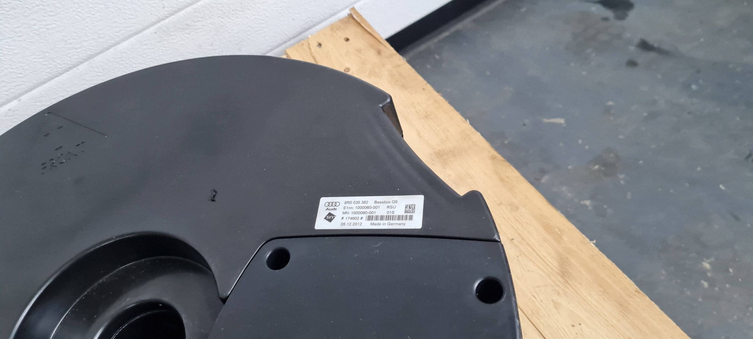 Q5 8R LIFT speaker SUBWOOFER subwoofer BASOWY boot 8R0035382
