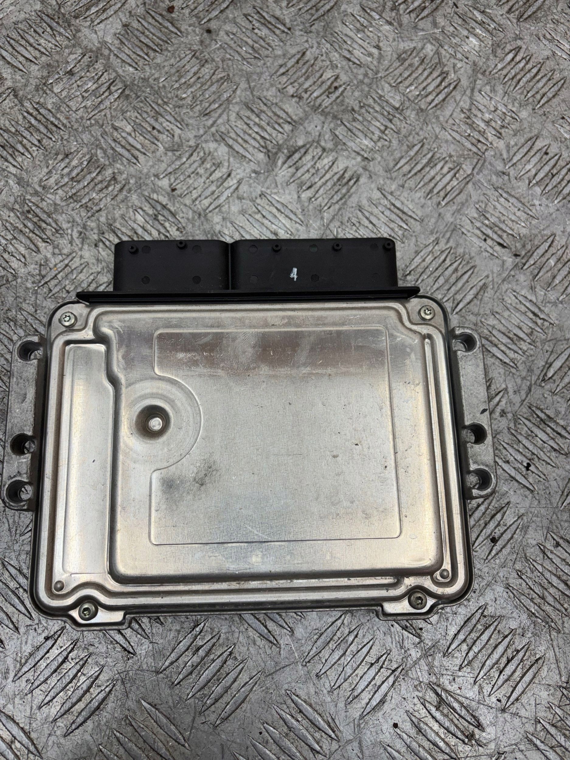 control unit of the engine computer HYUNDAI I10 II 1.0 3911504165