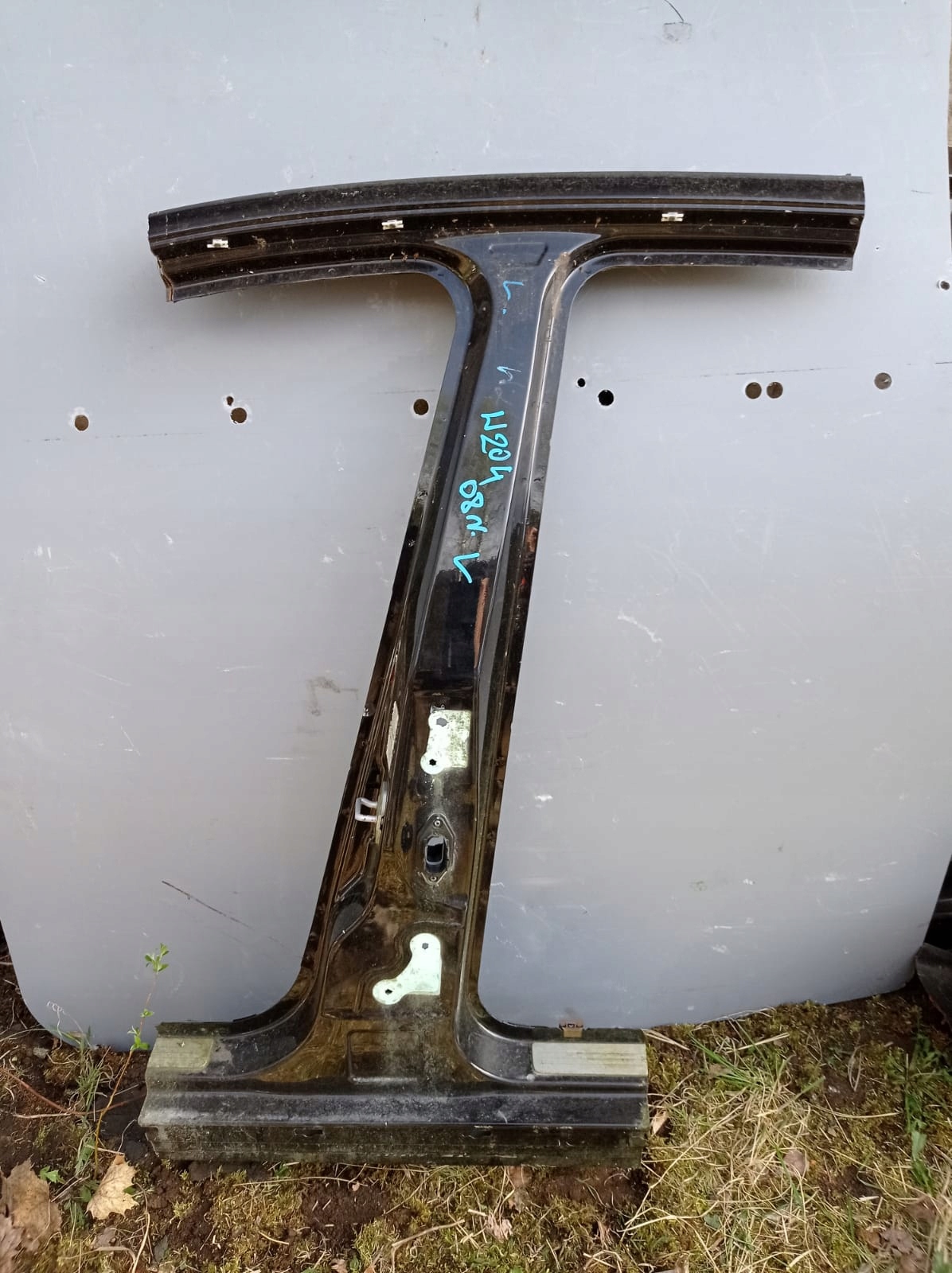 MERCEDES W204 08R pillar central left threshold