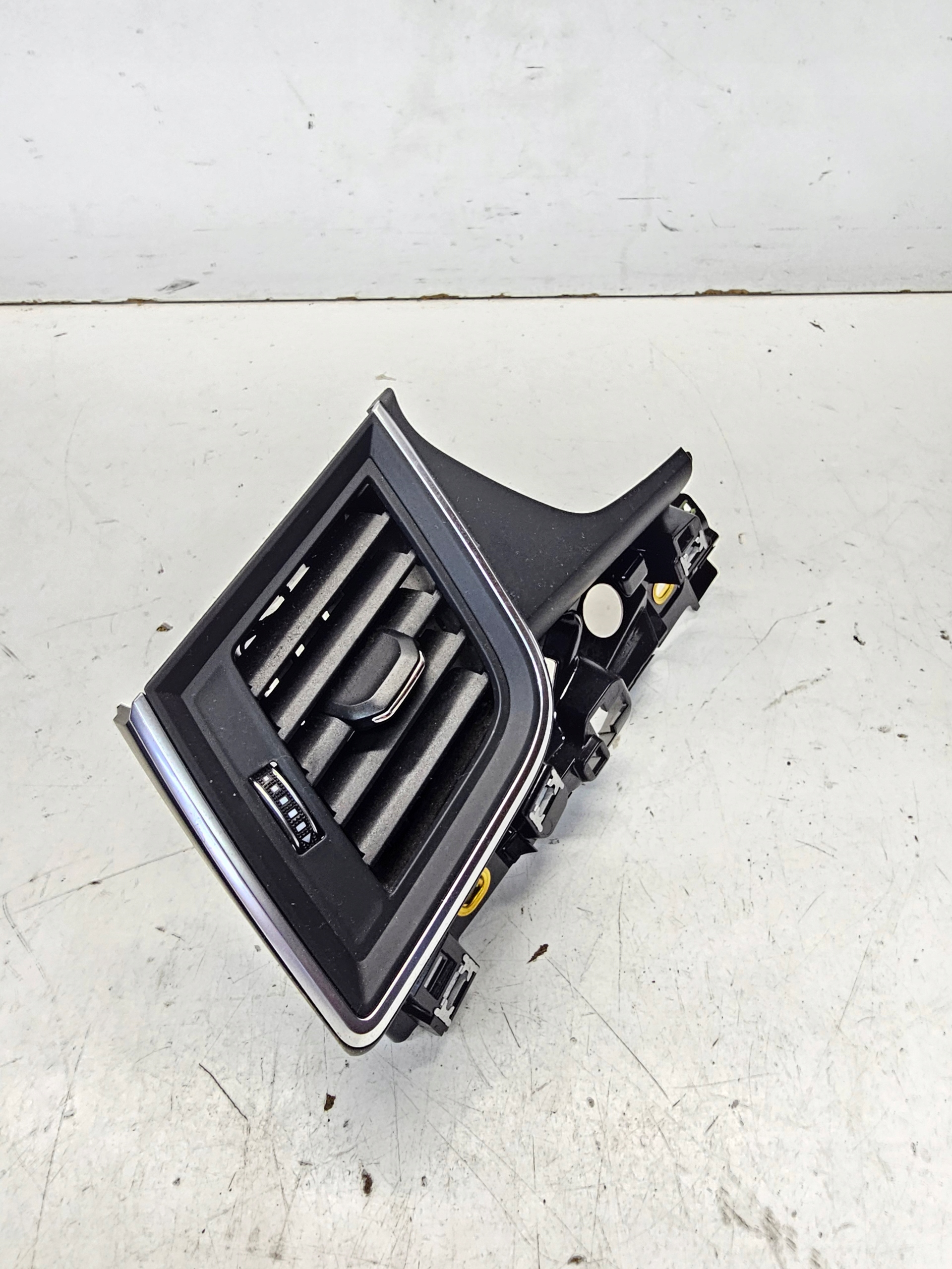 grid air conditioning devices left AUDI Q5 FY 80B820901 EUROPA