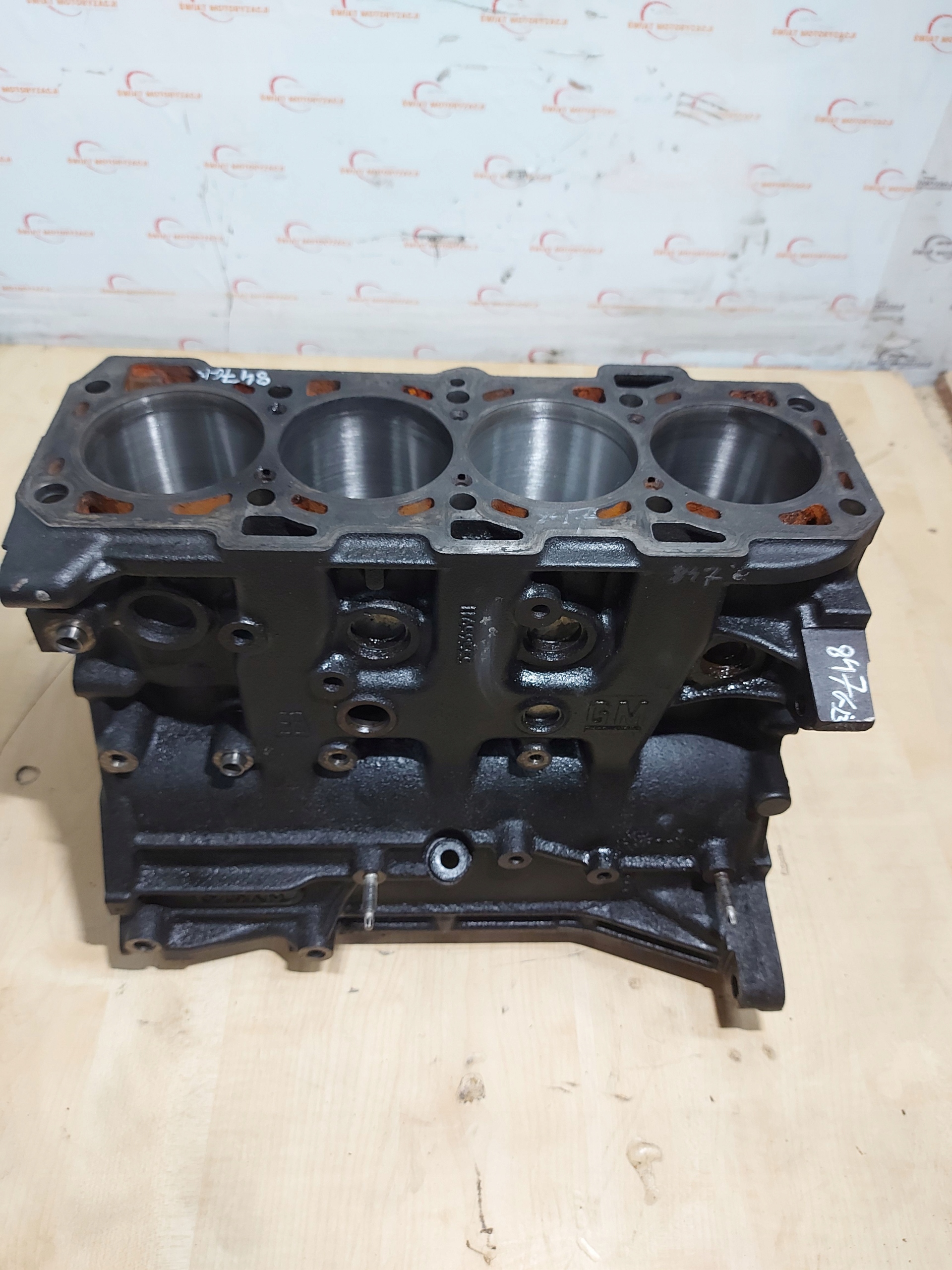 insignia Astra 2.0 A20DTE A20DTH A20DT 10r блок 55565911