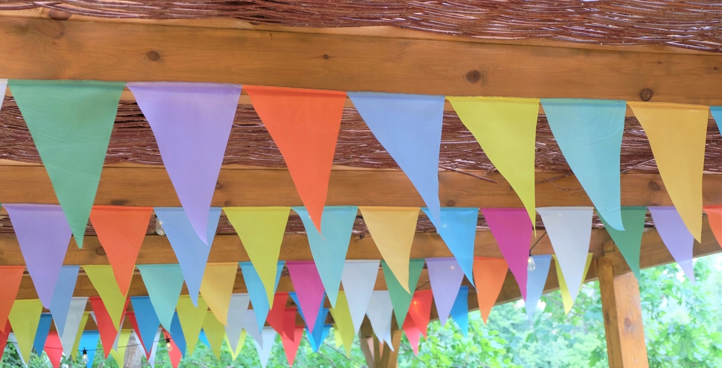 Materiálové praporky, vlajky, praporky, bannery, girlandy, slavnosti