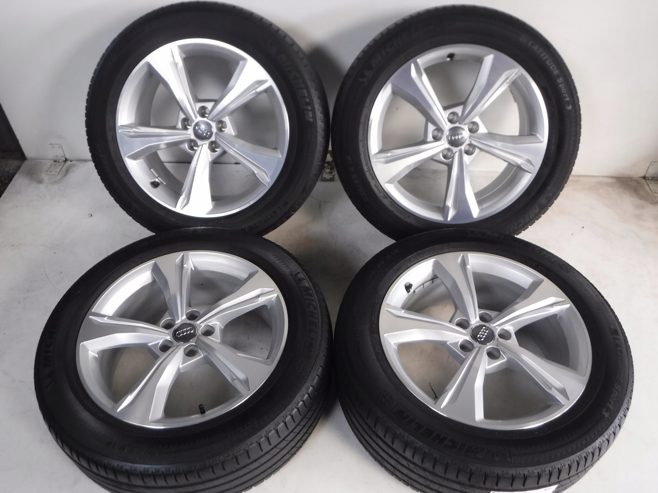 Алюмінієві диски літні колеса AUDI Q3 Q5 80A 19 5x112