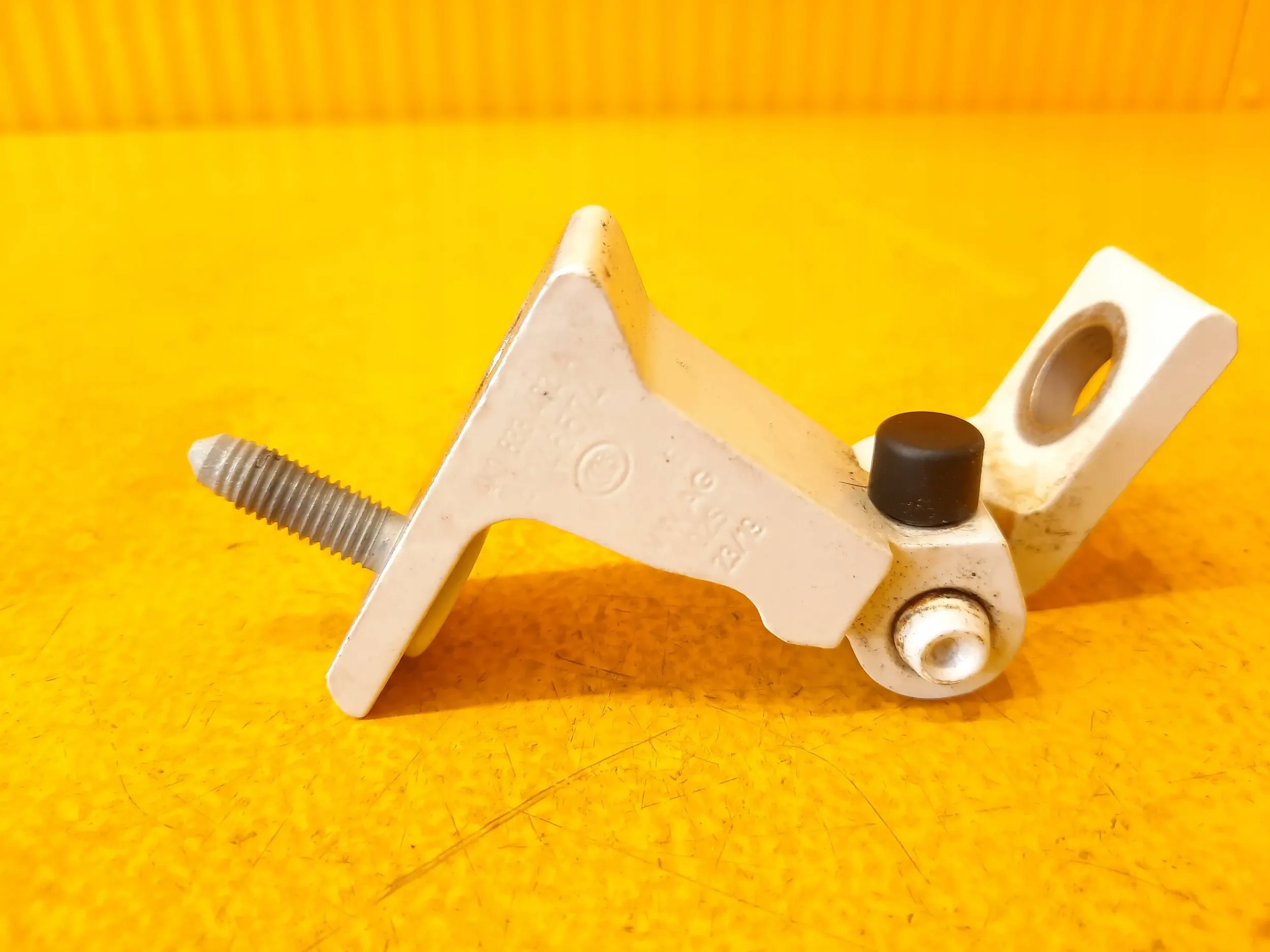 Audi A6 C8k ПЕТЛЯ ДВЕРИ ПРАВЫЙ ЗАД. GORA Ls9r