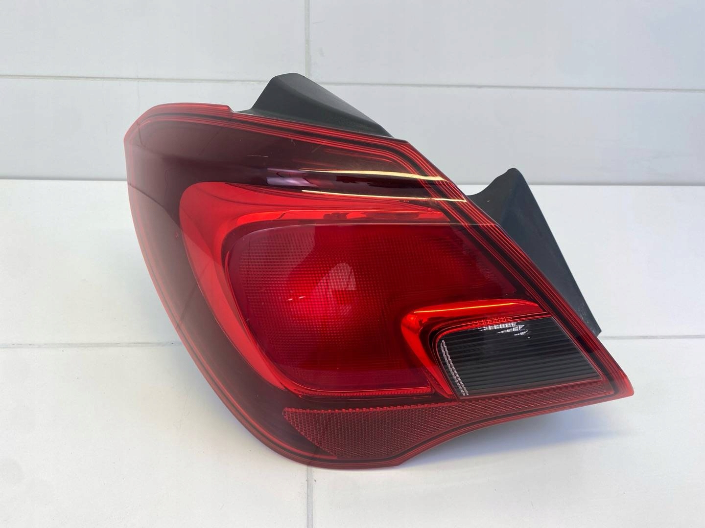 light rear left side Opel Corsa E 2016 39012621