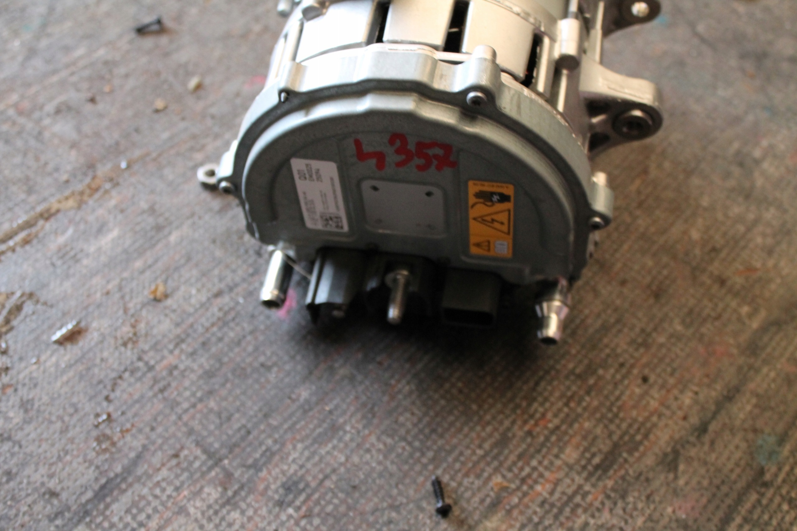4357. alternator MERCEDES A0009000446