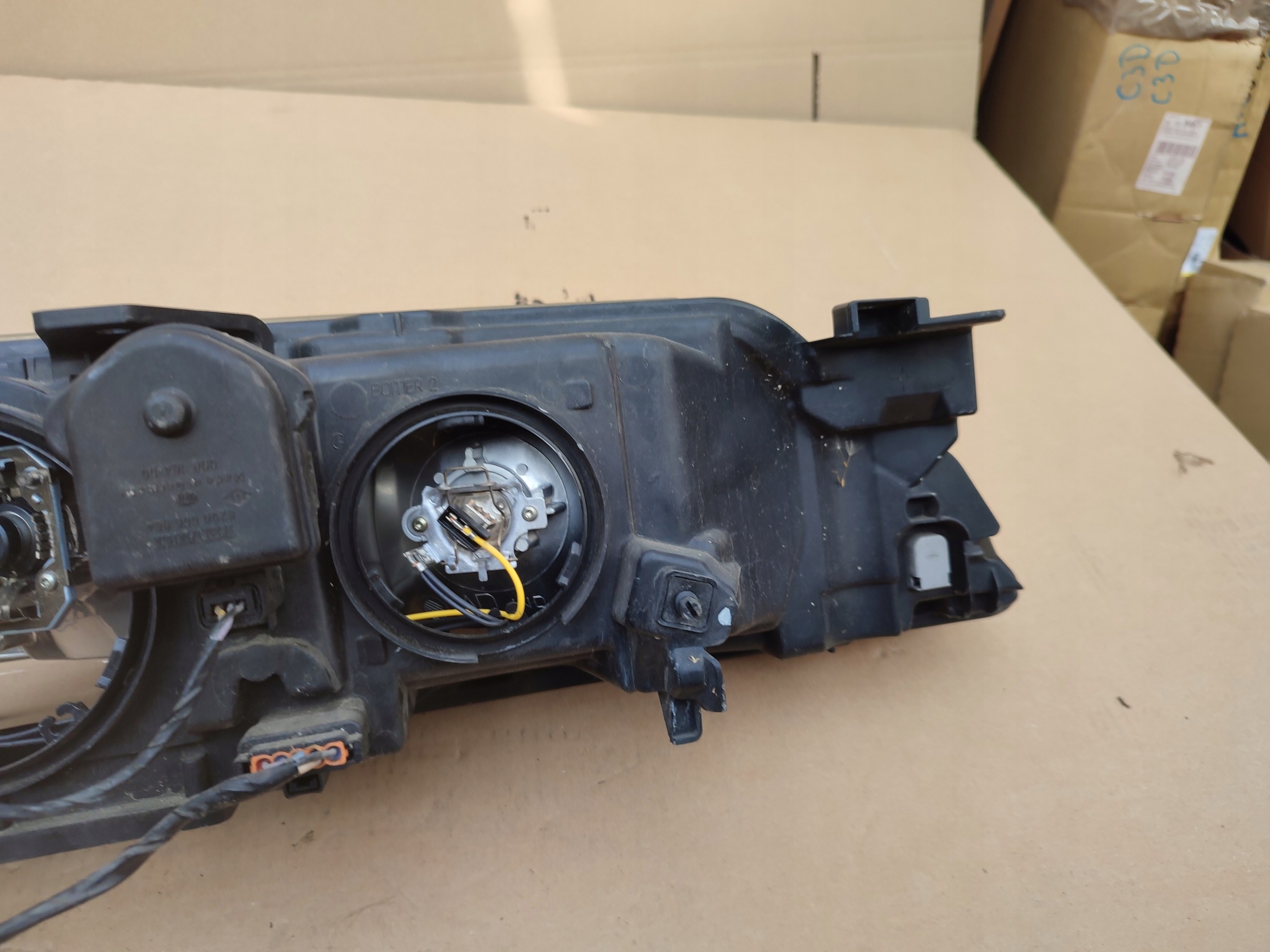 light left front REFLEKTOR RENAULT LAGUNA II XENON 8200163323 89006908