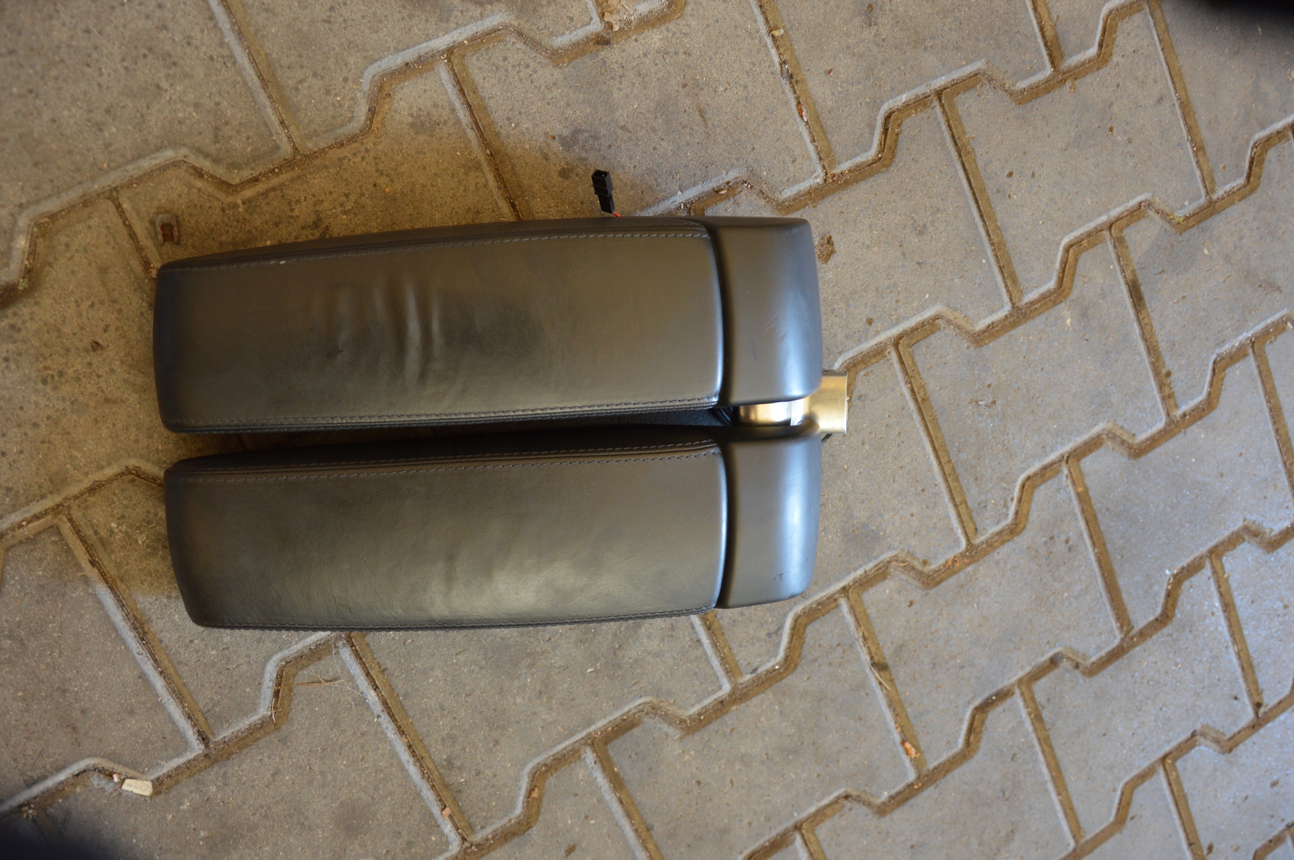 Audi A8 D3 підлокітник 4e0864206