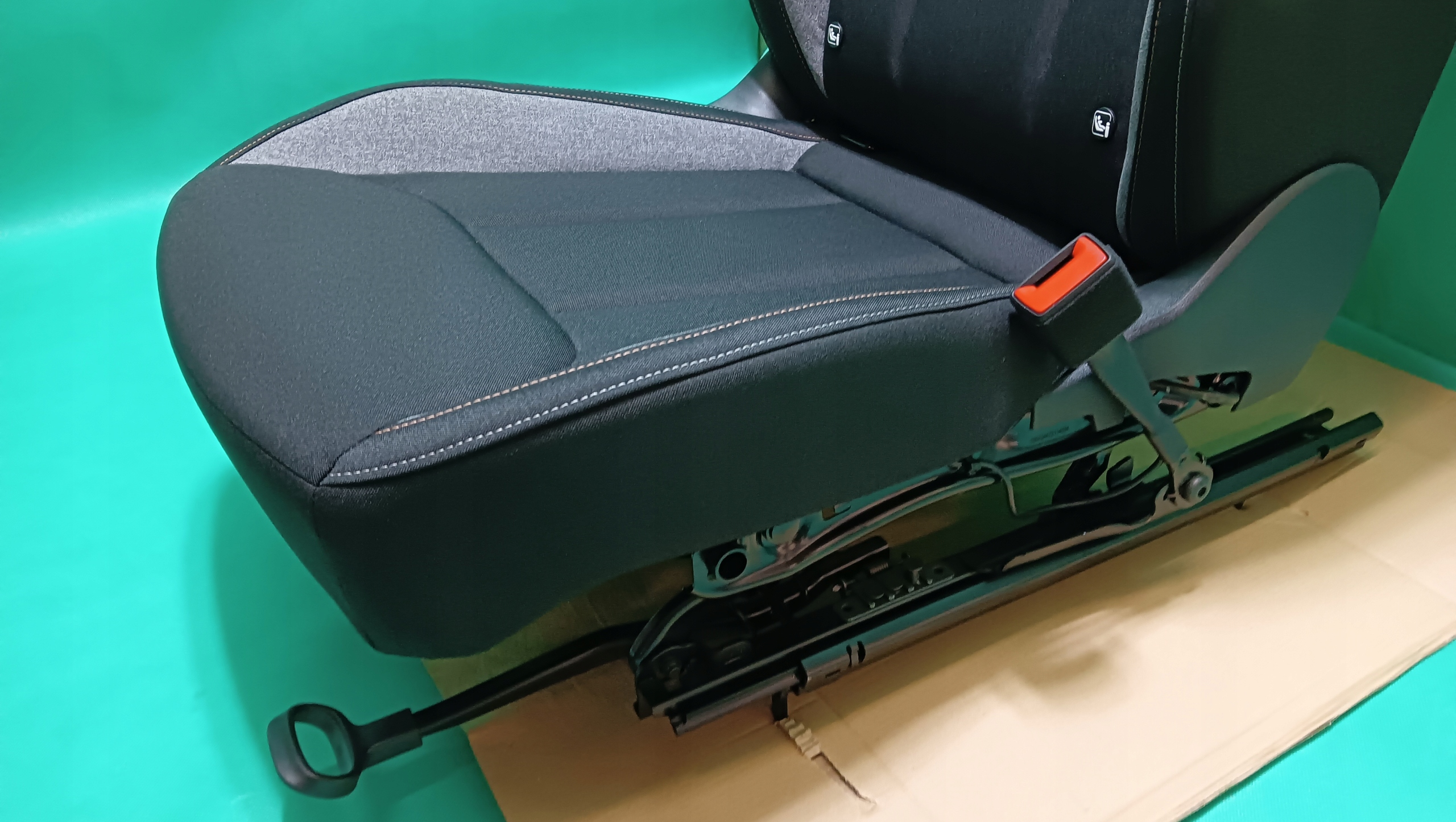 кресло пассажира SKODA SCALA 2024 год