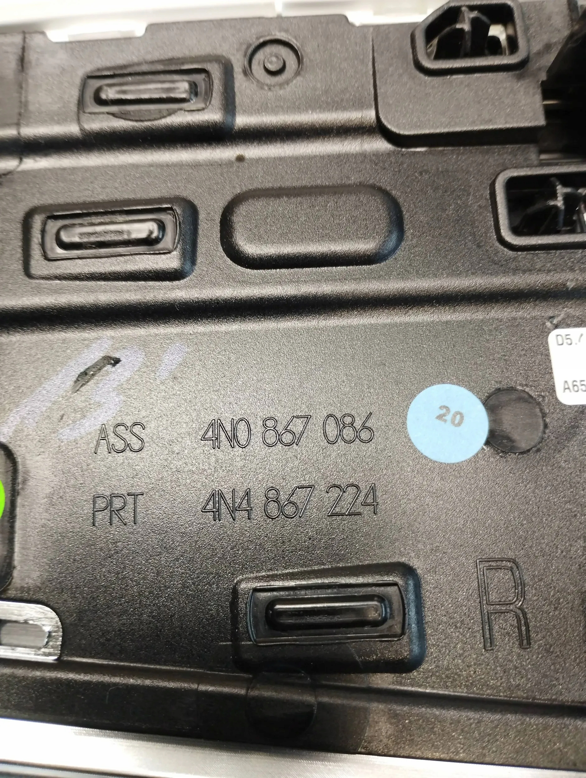 Audi A8 4N D5 lišty dveře DEKORY 2YA