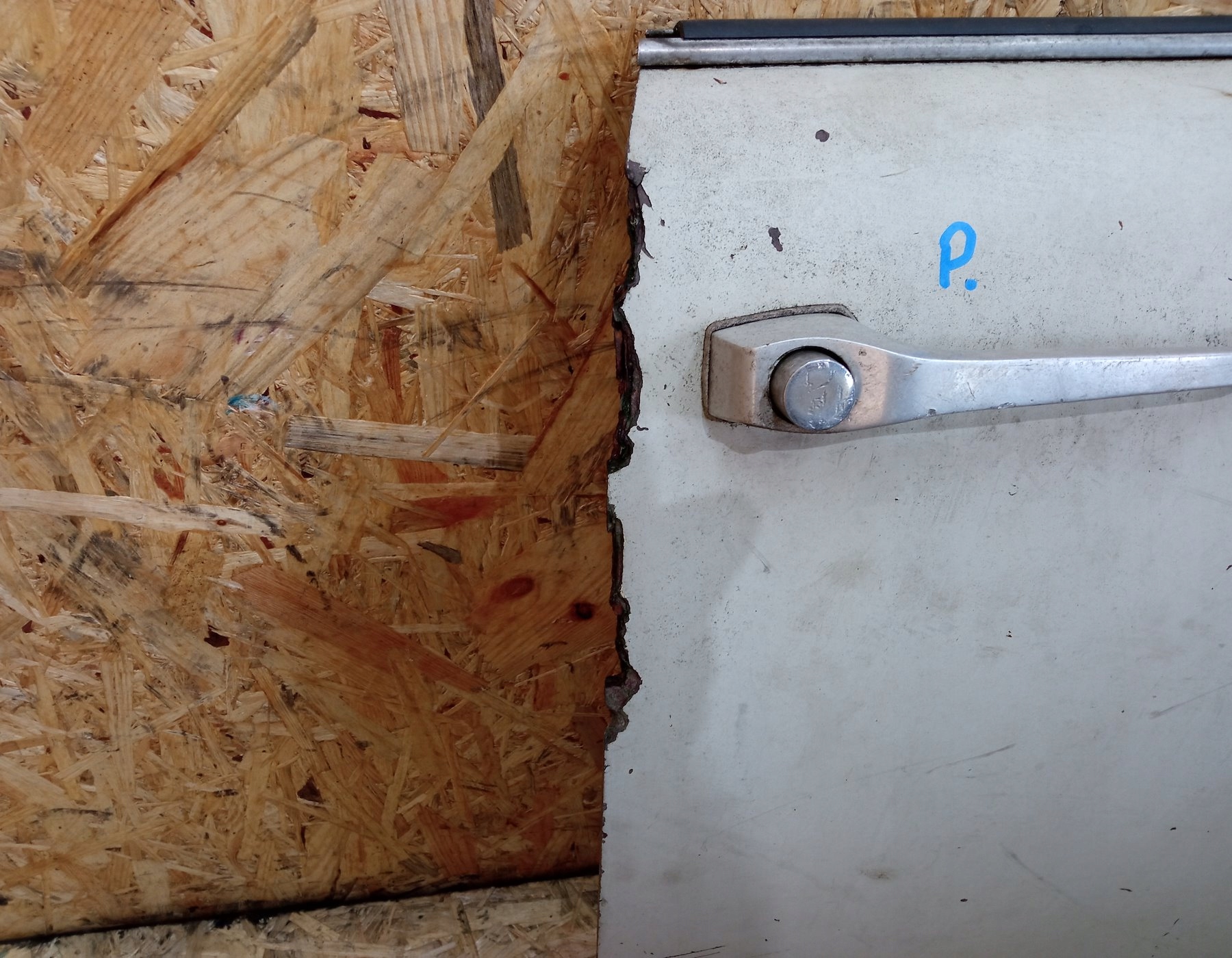 POSZYCIE DRZWI PRAWY PRZÓD TRABANT P601 Strona zabudowy przód - prawa