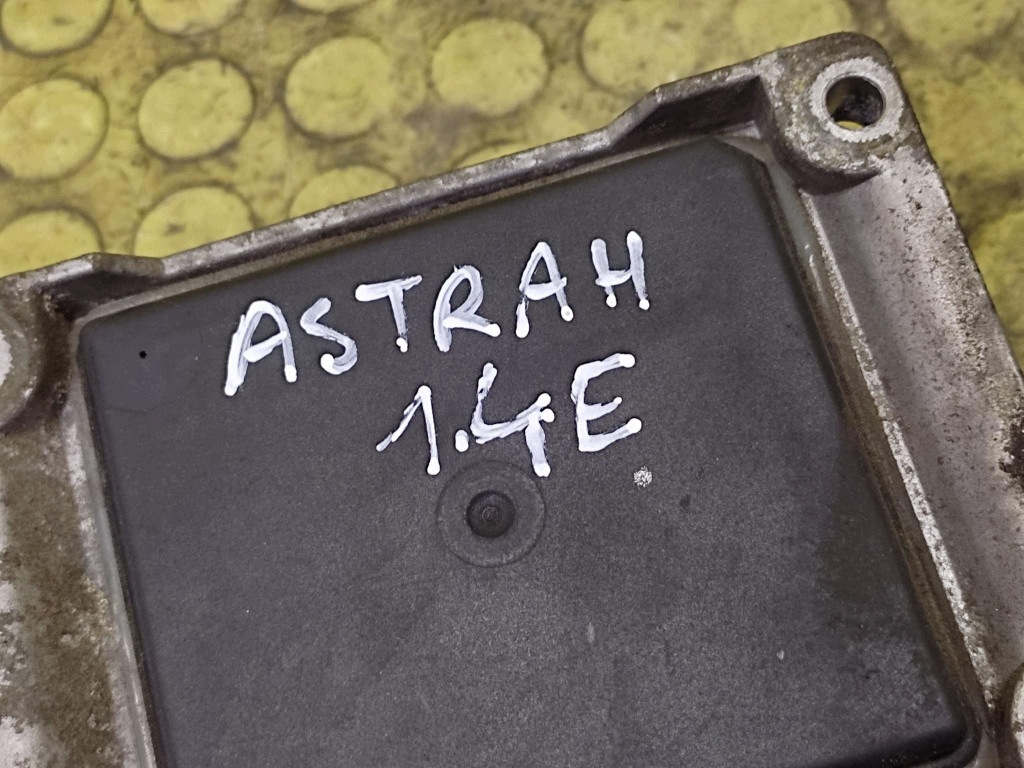 OPEL ASTRA H control unit of the engine 0261208396