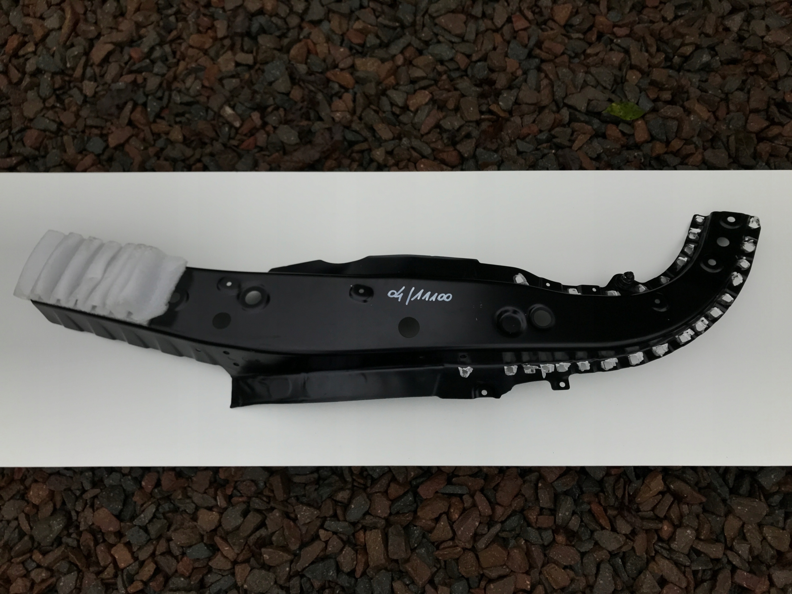 BMW 5 F10 F12 F13 PRAWY FARTUCH DŹWIGAR 2012-