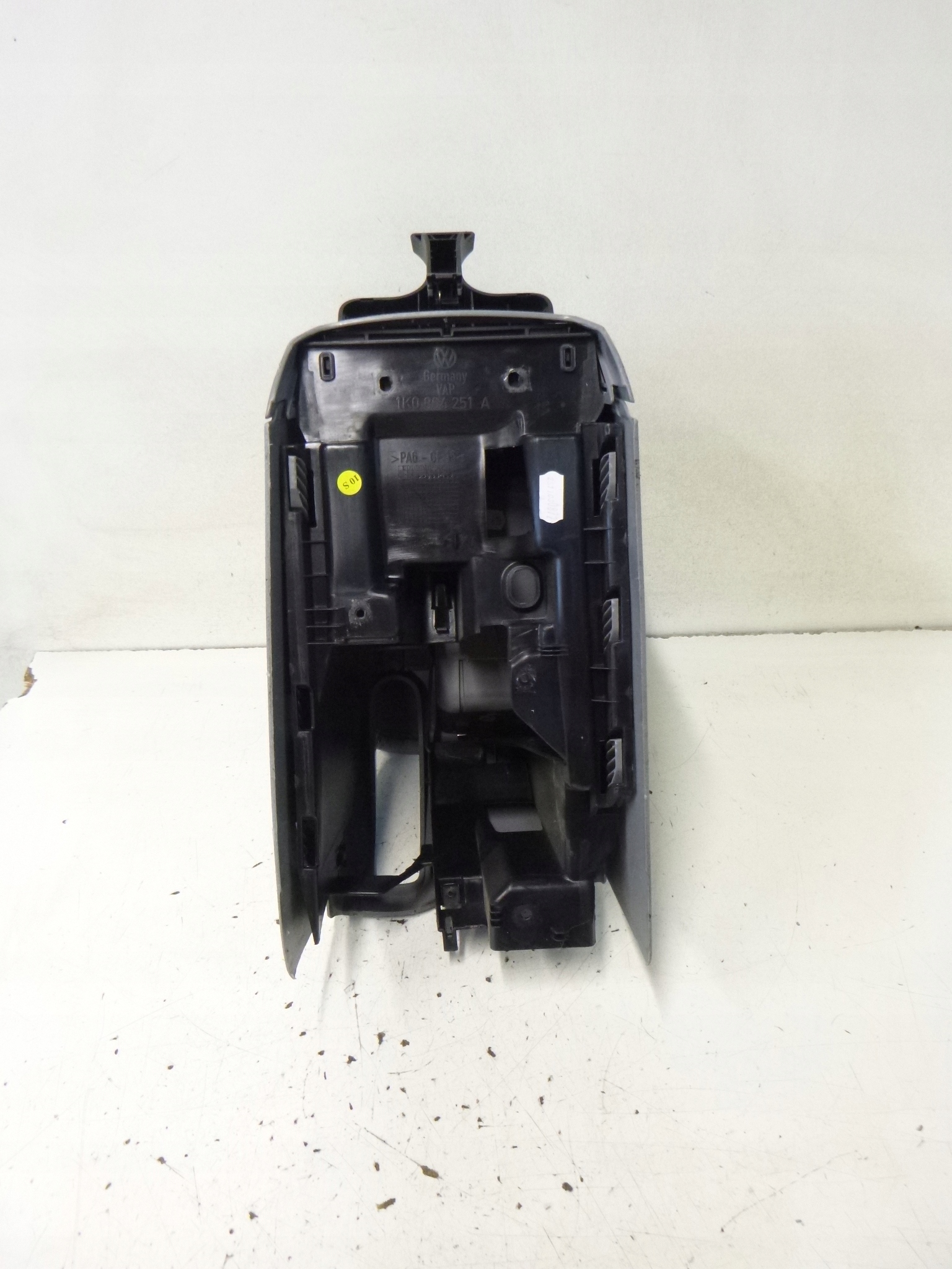 подлокотник vw volkswagen Golf V 3D 04r.