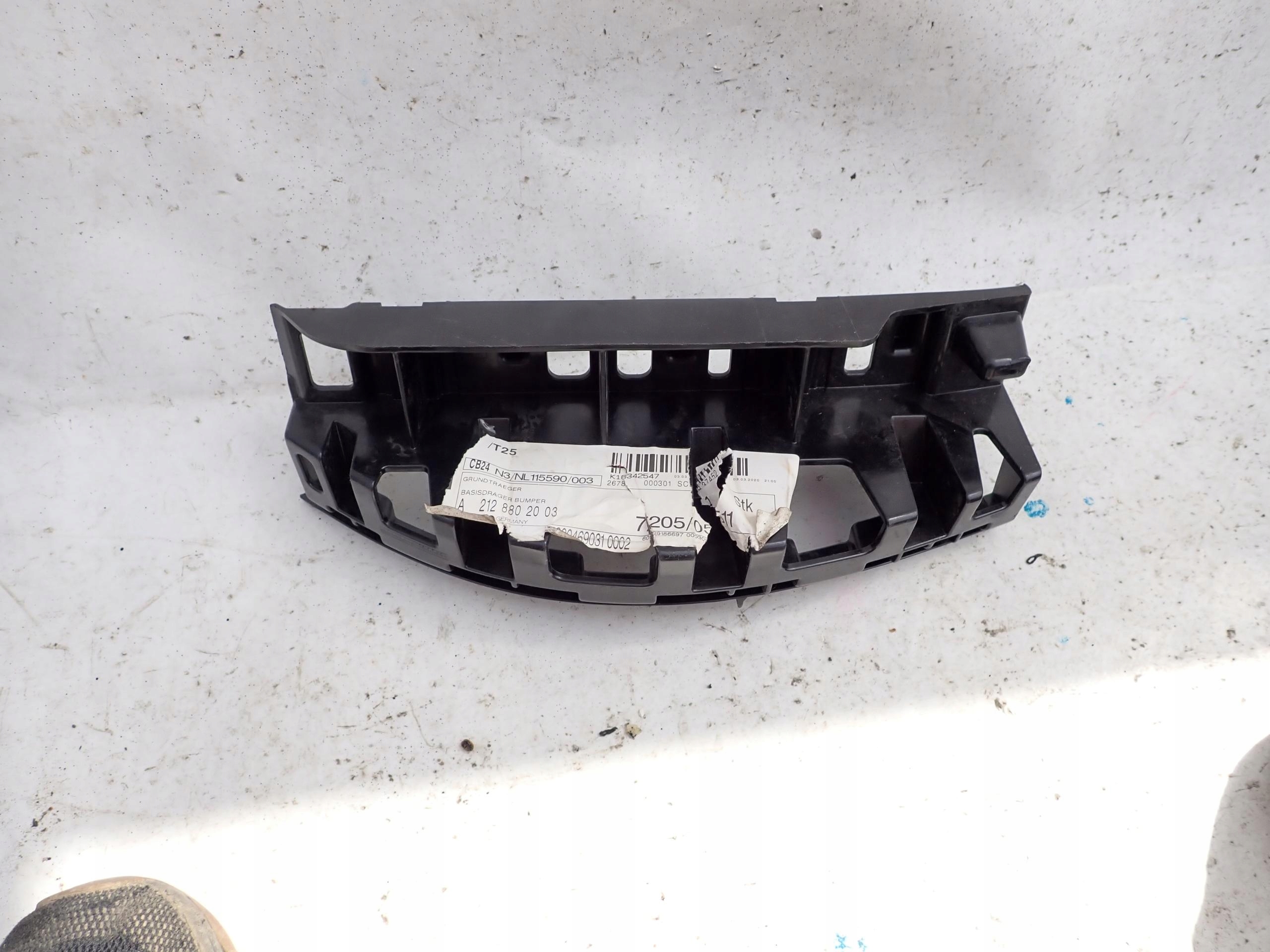 MERCEDES E-KLASA W212 bumper bracket right rear part