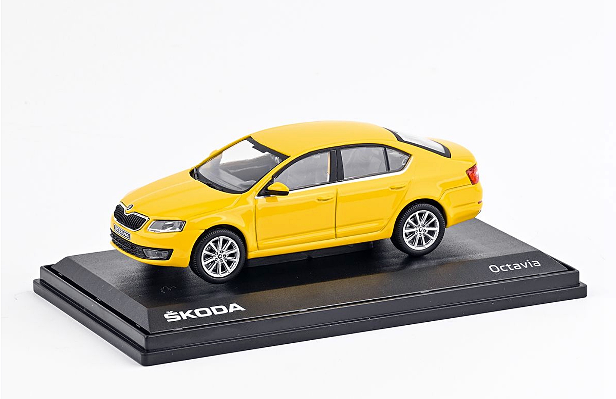 Škoda Octavia III (2012) žlutá Abrex 1:43