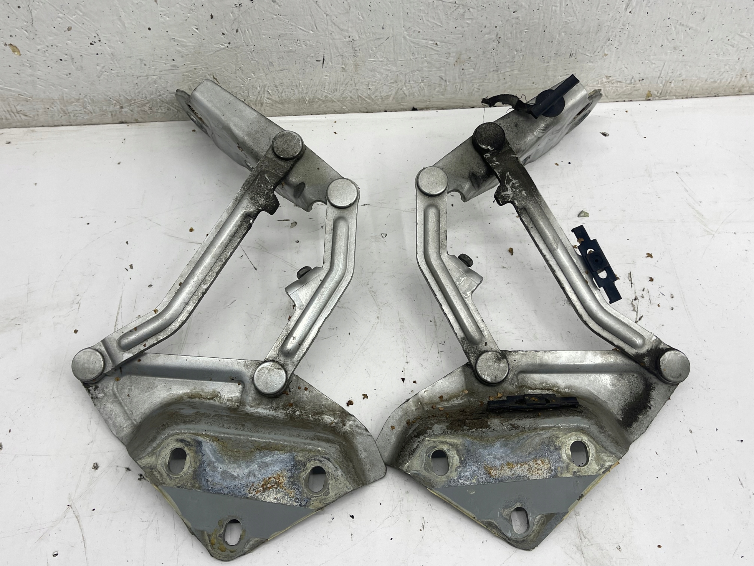 VW TOUAREG 7L hinge bonnets right left LA7W 7L6823301 7L6823302 KOMPLET