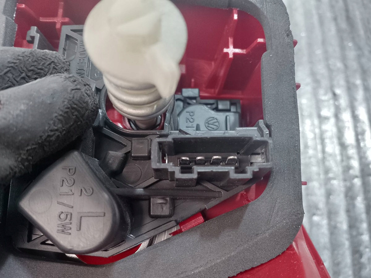 фонарь правый vw JETTA VI LR7L седан