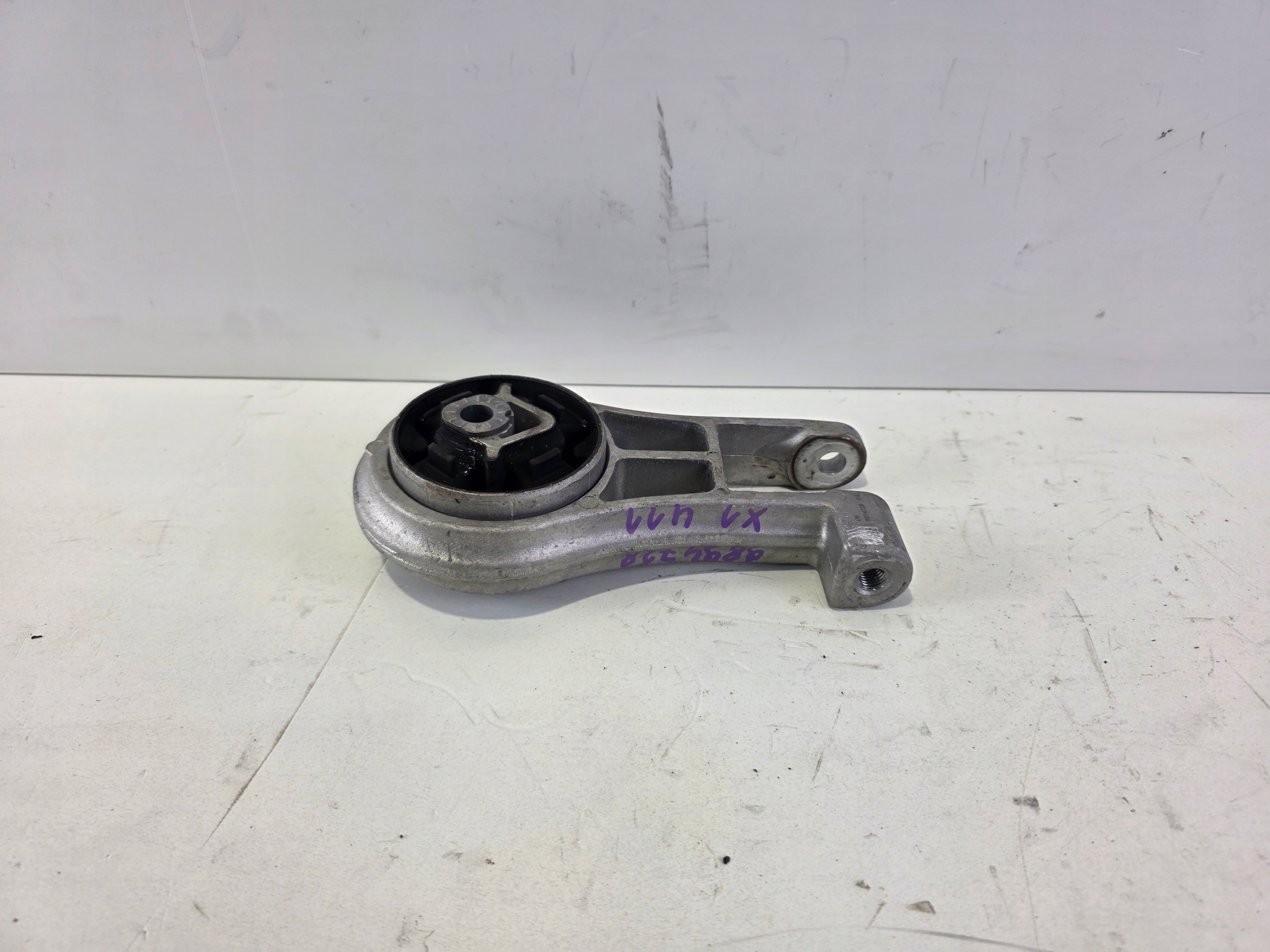 holder engine mount BMW X1 U11 9894728