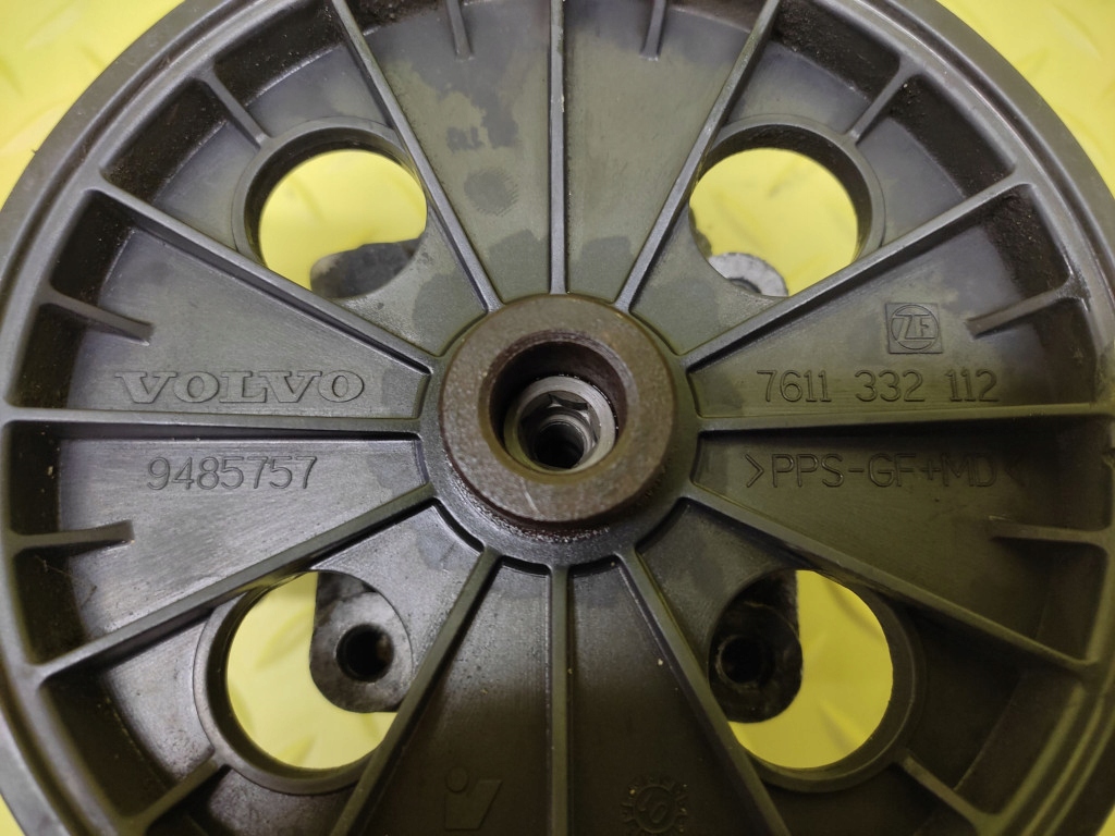 VOLVO XC70 2.5 servo pump steering wheel