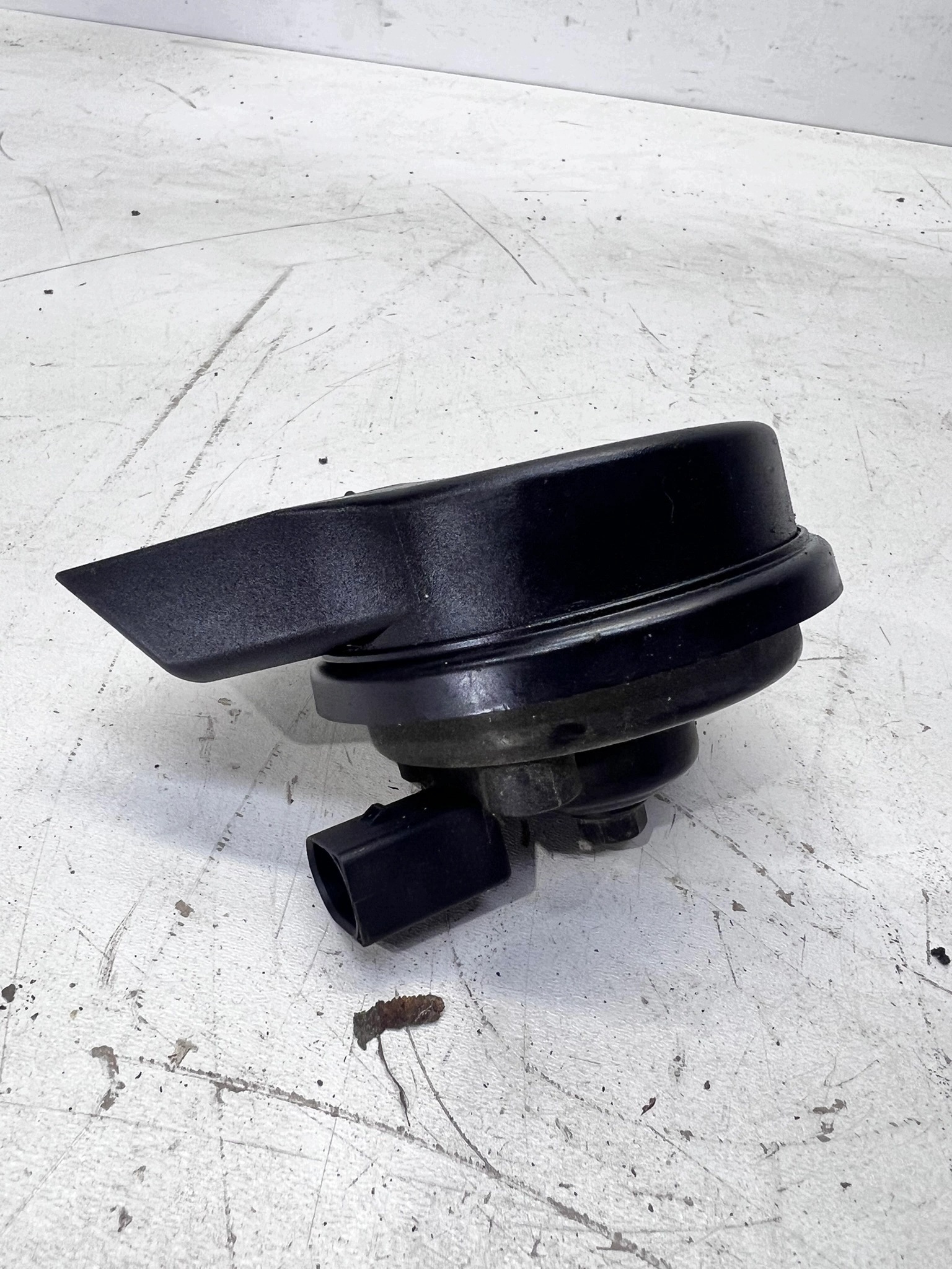 KLAKSON SYGNAL AUDI A4 B6 B7 8E0951221A