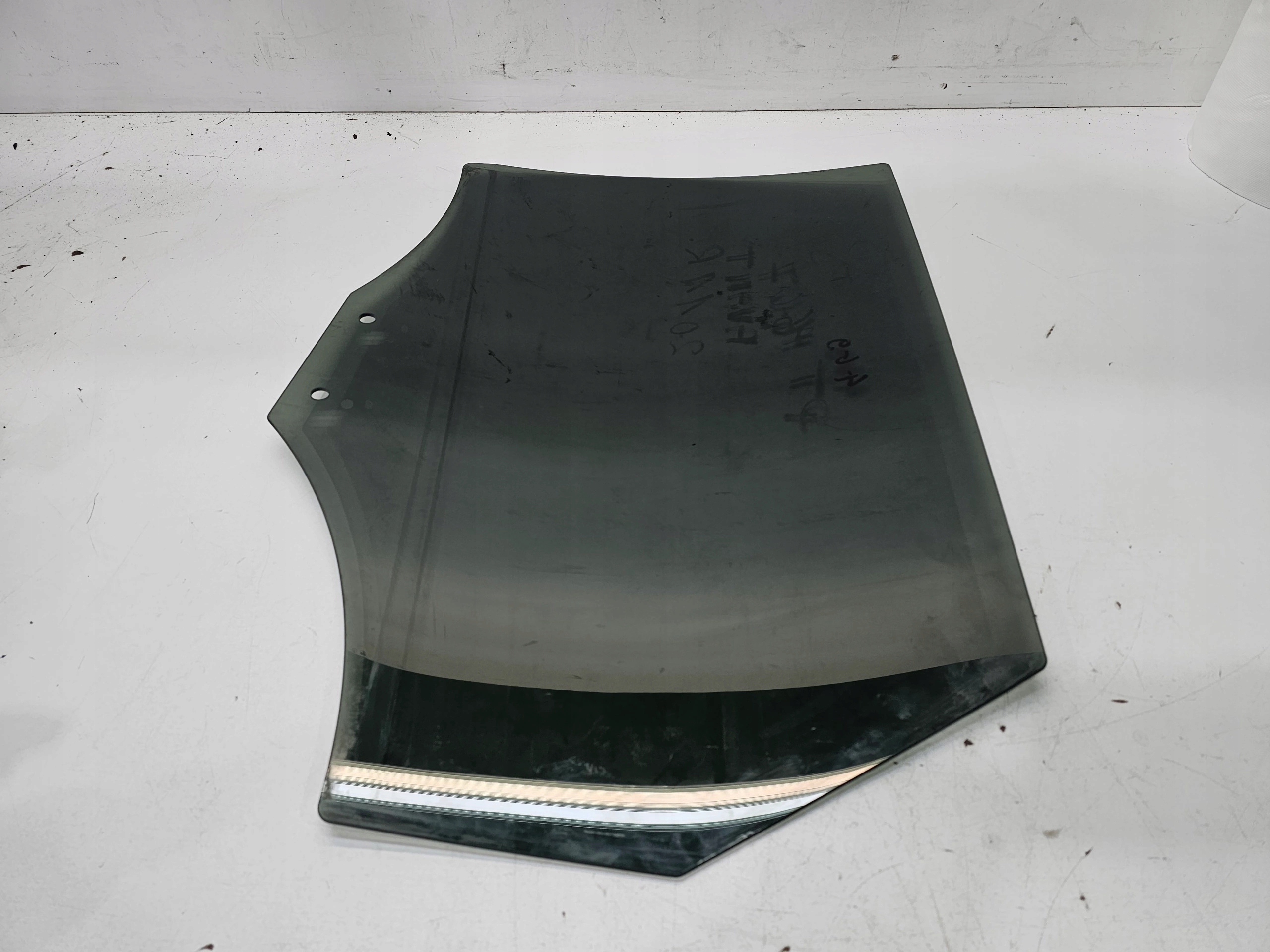 window side door right rear part AUDI A6 C7 KOMBI AVANT 2011 ROK