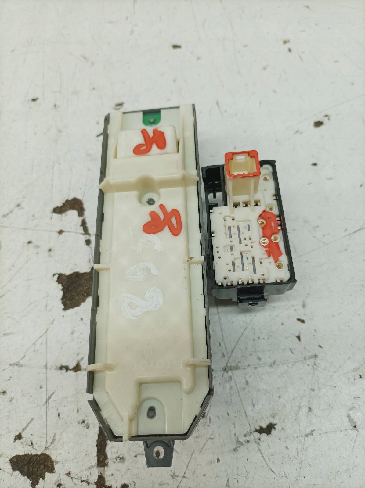 window control switch front left right E16 E18 515220 192801 Toyota Corolla XI