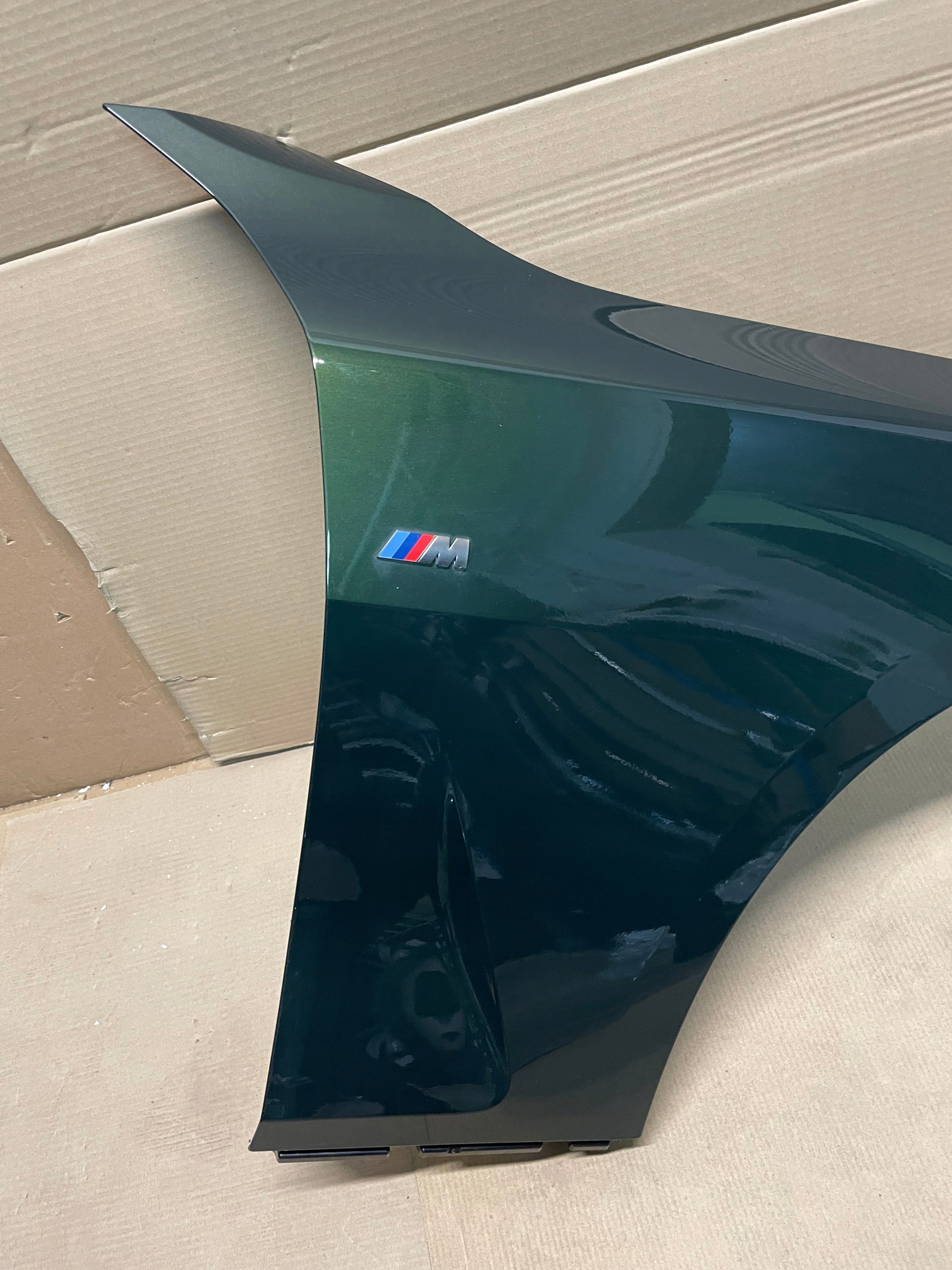 fender front right BMW 4 G22 G23 M440iX colour C4E IDEAL