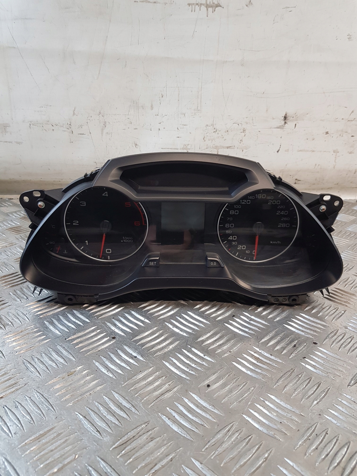 dials 8K0920900C AUDI A4 B8 2.0TDI 09R- EUROPA