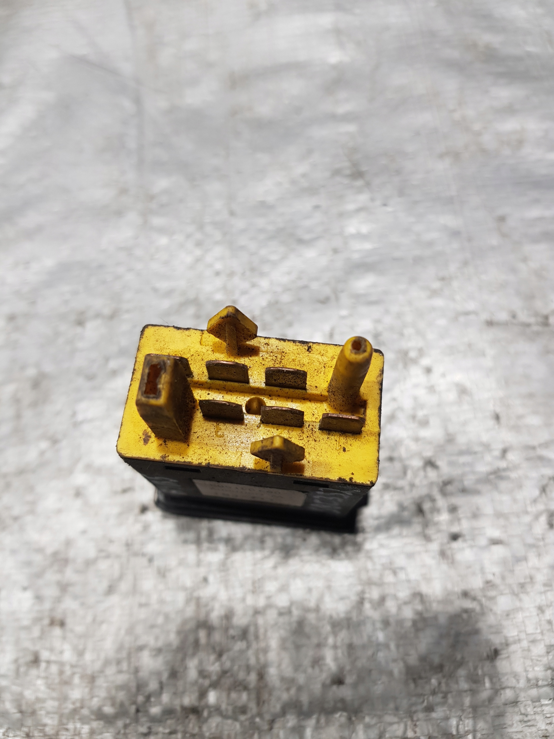 switch przeciwmgielnych Audi OE 893941563