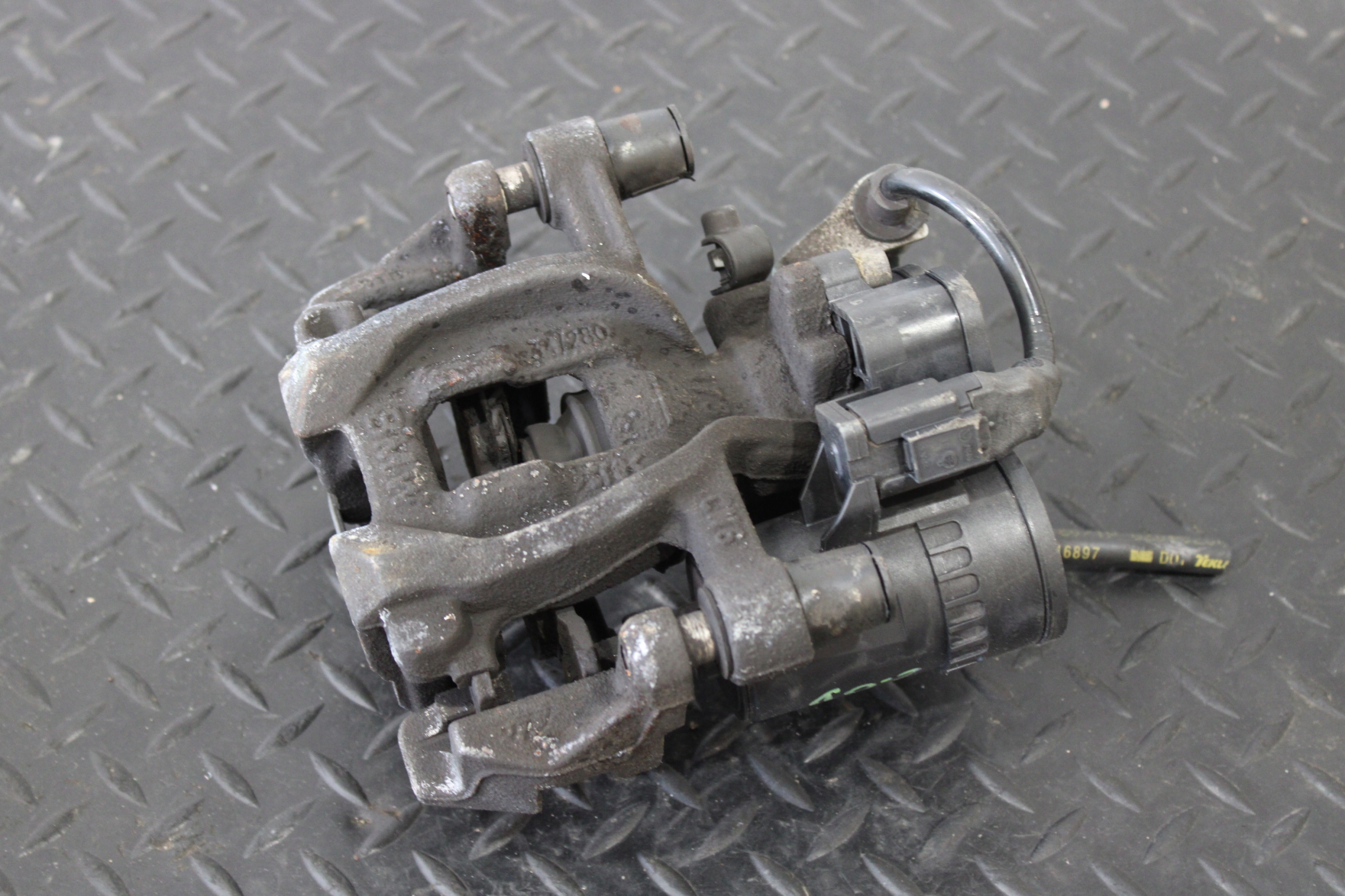 caliper brake left rear part 6885533 BMW X1 F48