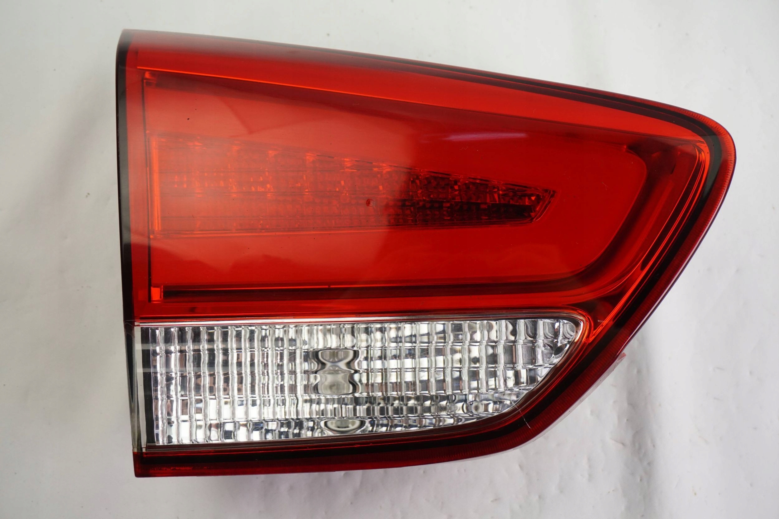 фонарь левый kia CARENS IV 92403-A4110