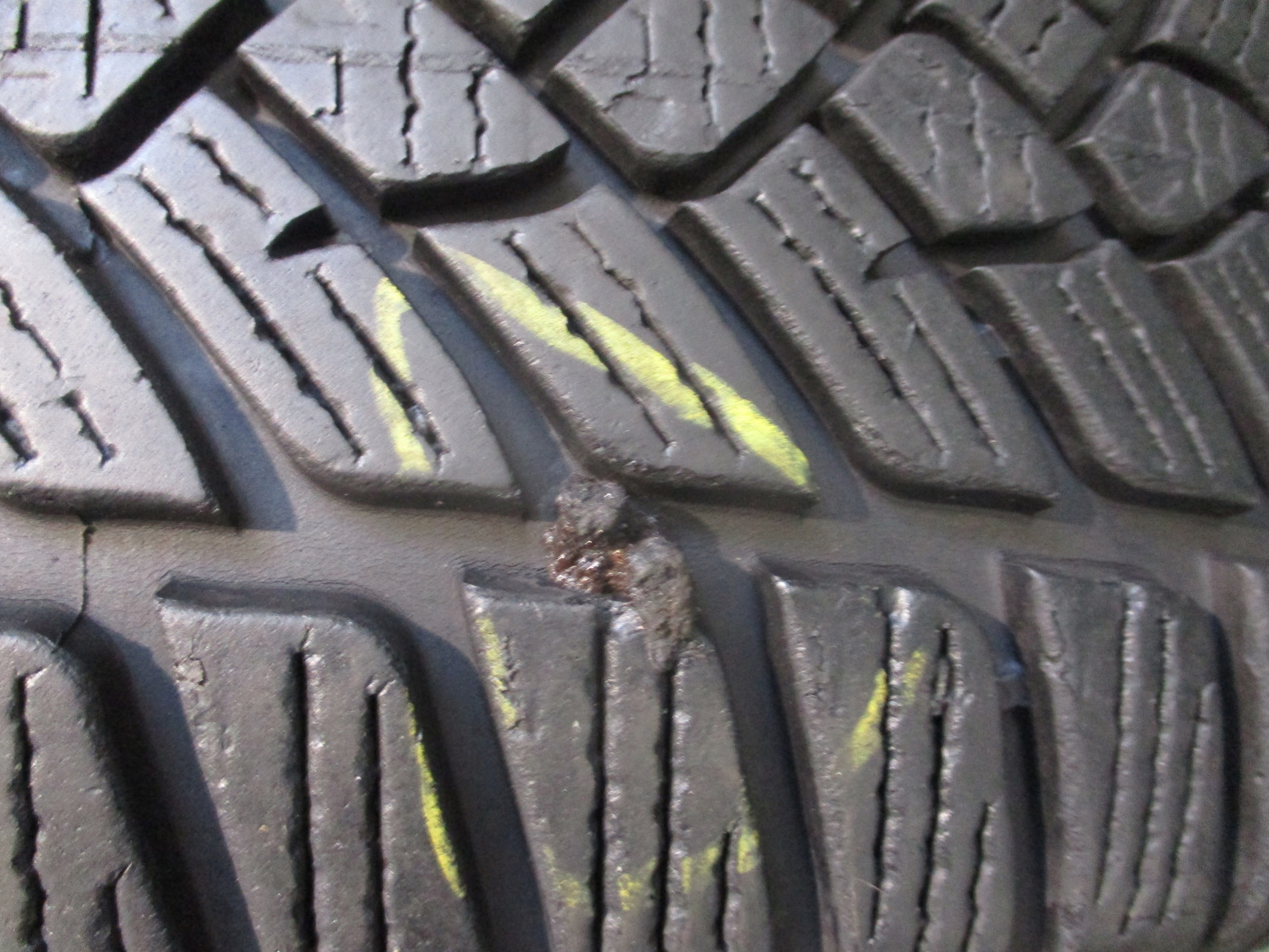 2 opony zimowe używane 215/65R16 98H Fulda Kristall HP2 6,5 mm Kod EPREL 609610