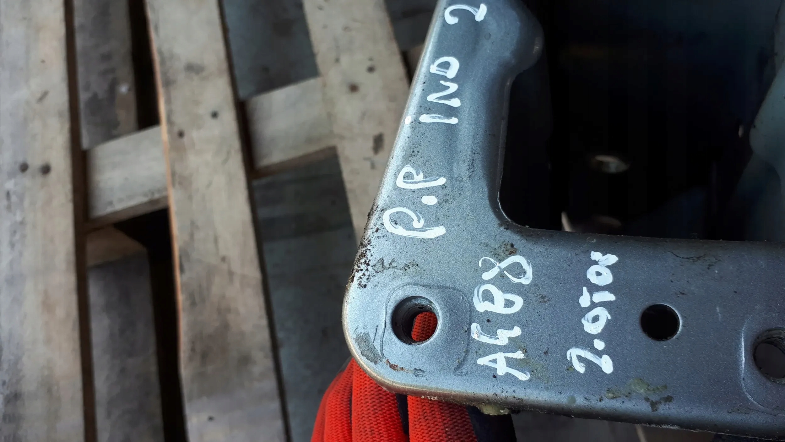 A4 B8 S4 QUARTO LONGHERONE TERMINALE DESTRA DESTRO ANTERIORE LY7G