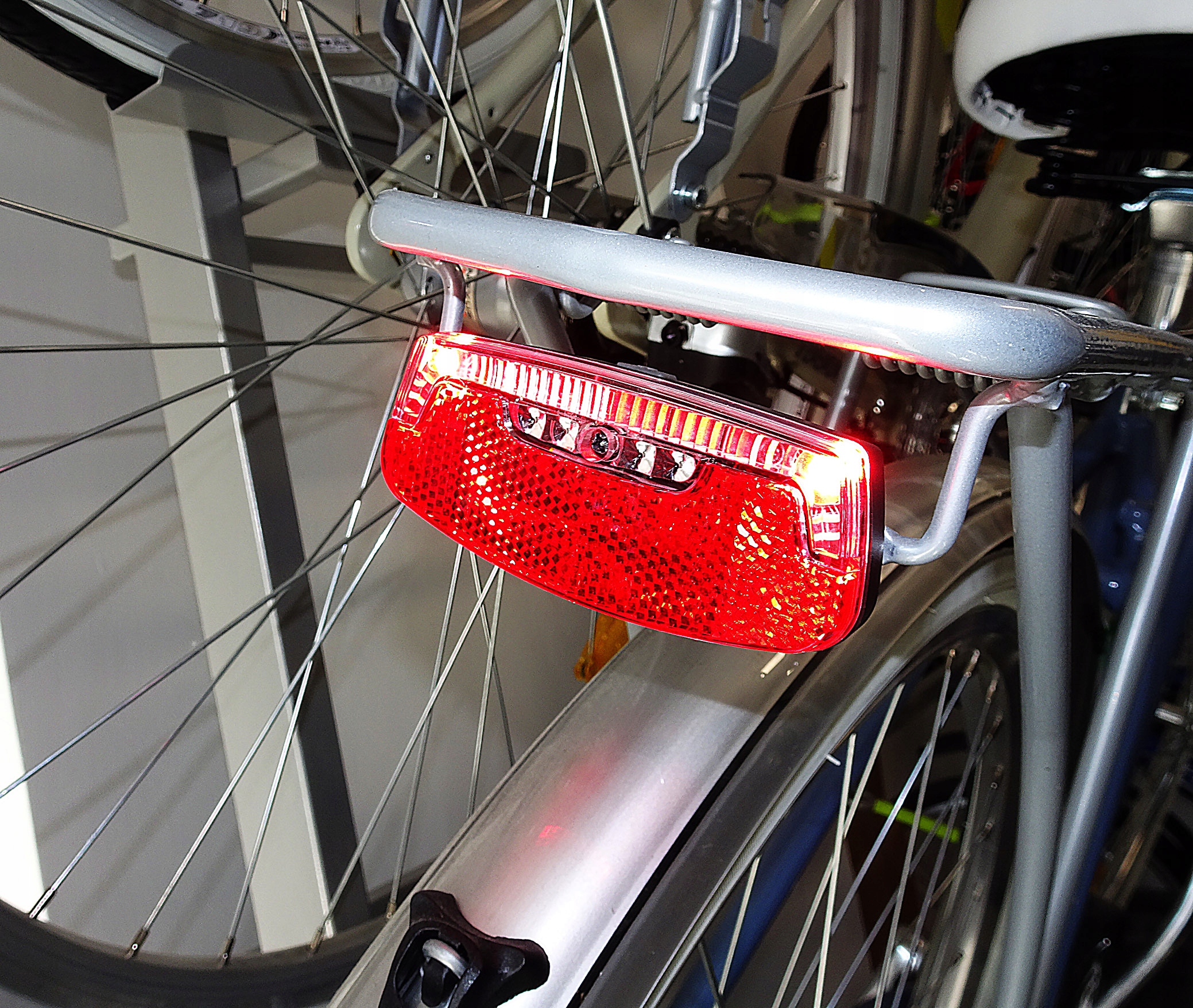 LAMPA NA BAGAŻNIK XC-286 2-FUNKCJE BATERIE MB Źródło światła dioda LED