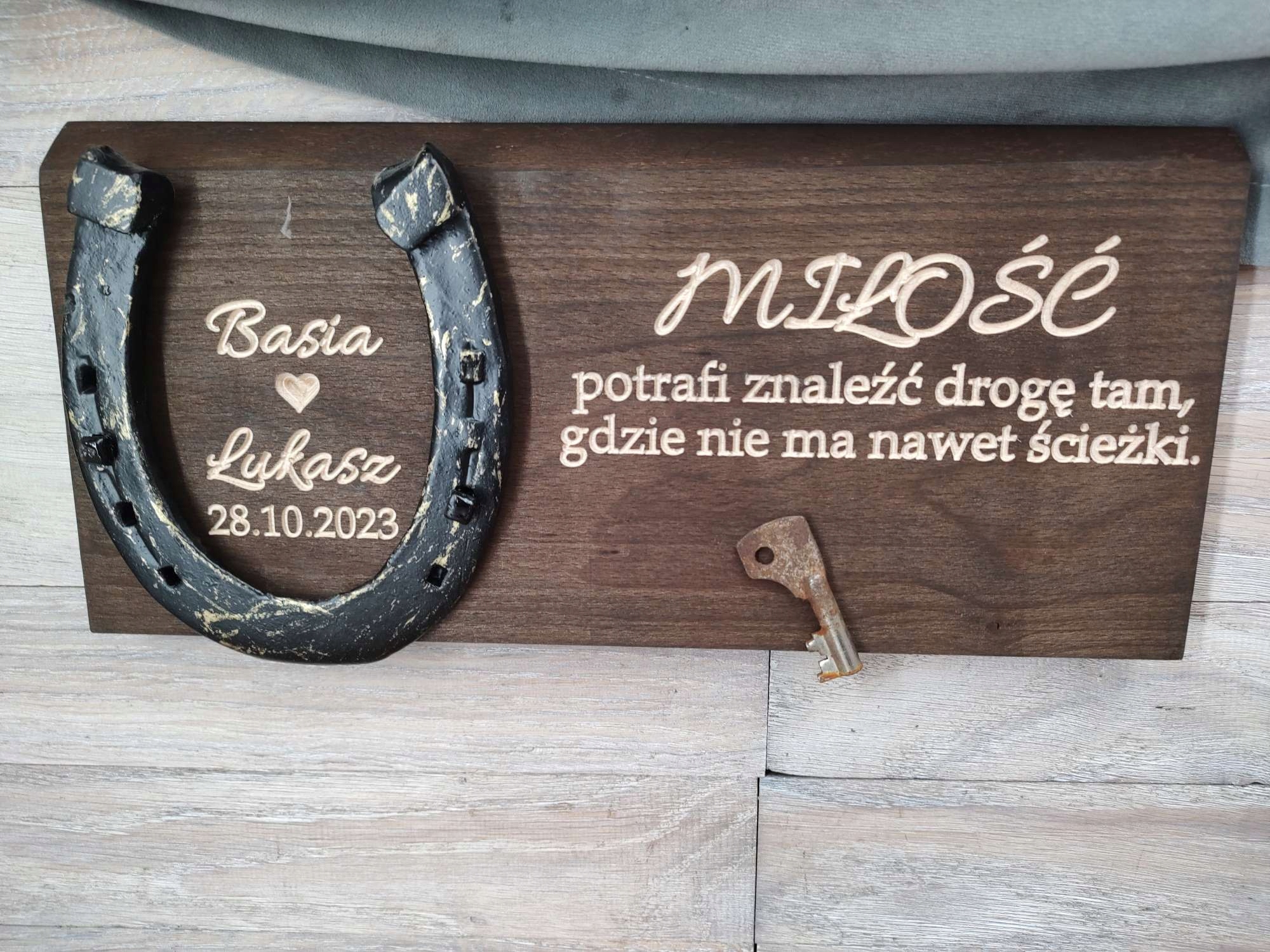 Magnetická deska s podkovou věšák na klíče nože magnet gravírování