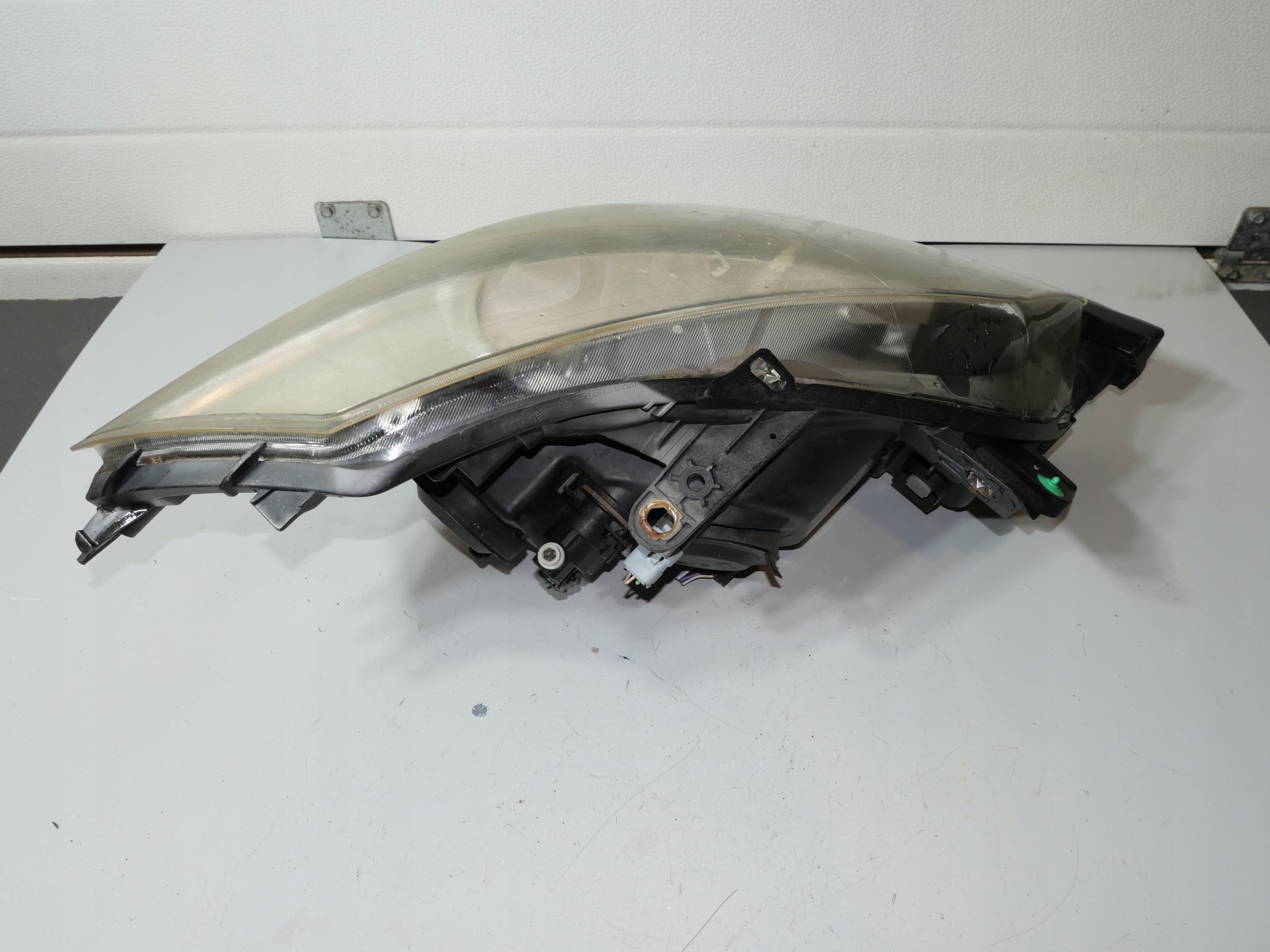 light front left RENAULT CLIO III 8200261610