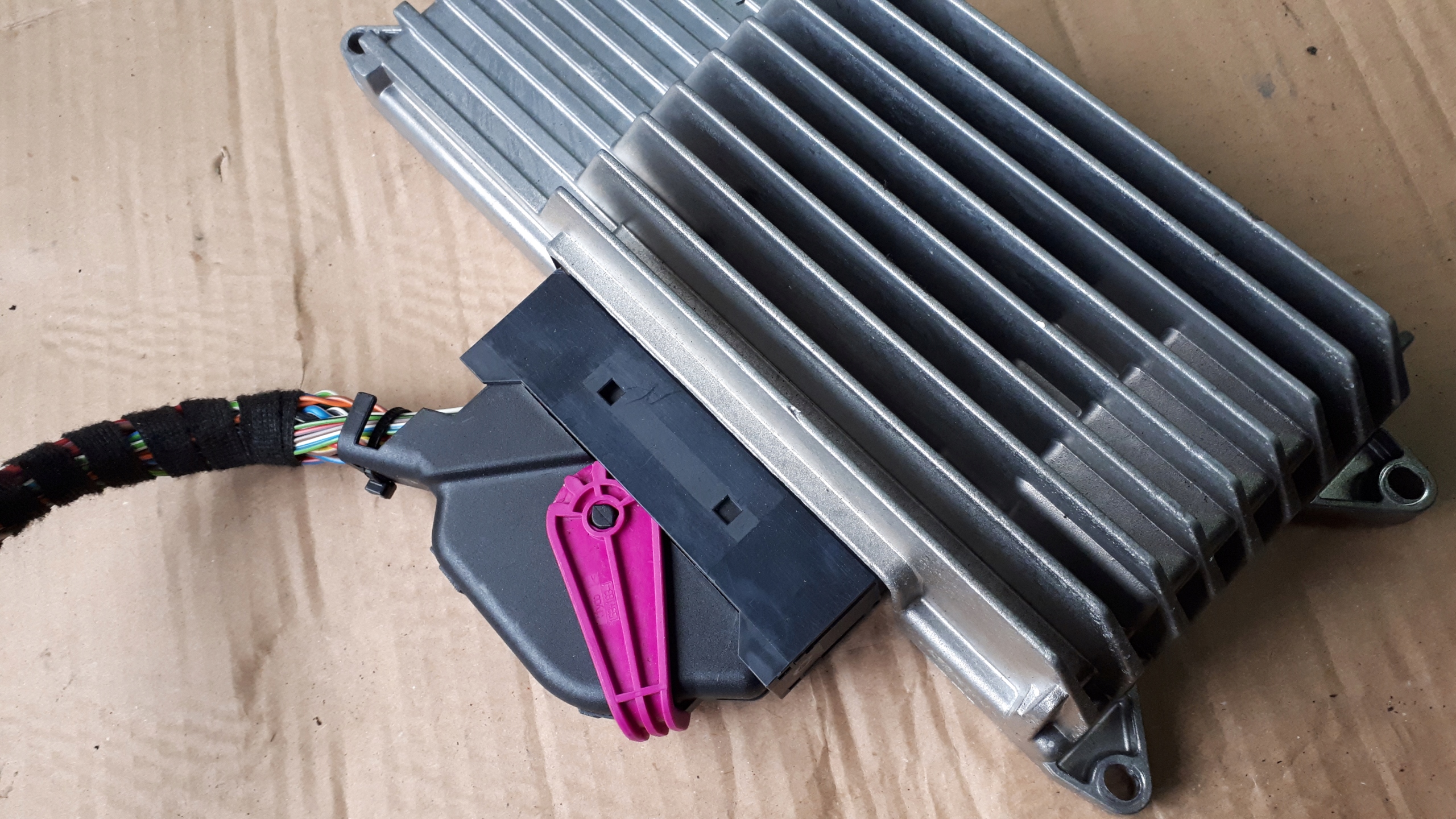 A4 B8 LIFT amplifier AUDIO ASK 8R1035223A Q5 A5