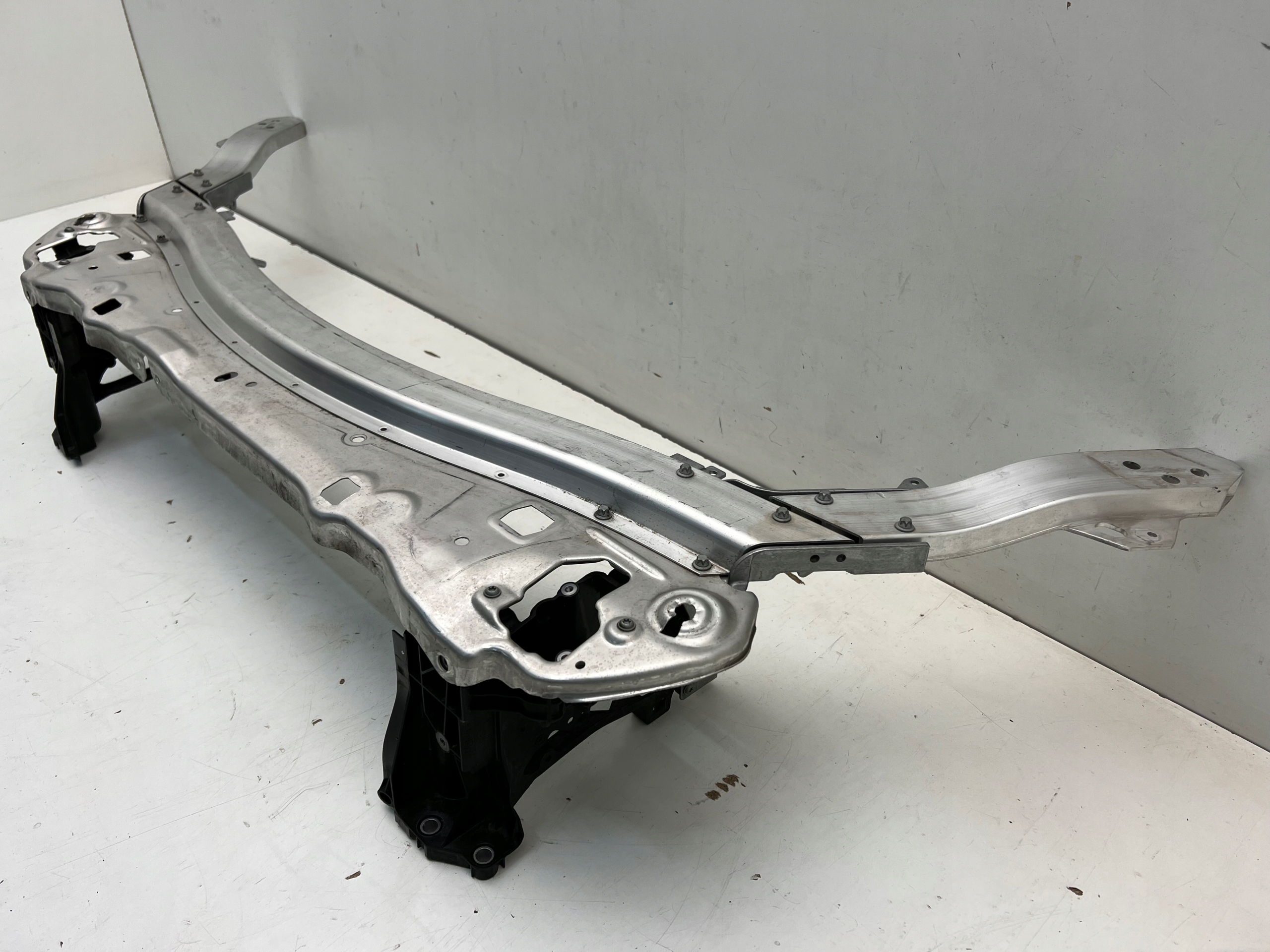 MERCEDES W213 PAS PRZEDNI WZMOCNIENIE CZOŁOWE Typ samochodu Samochody osobowe