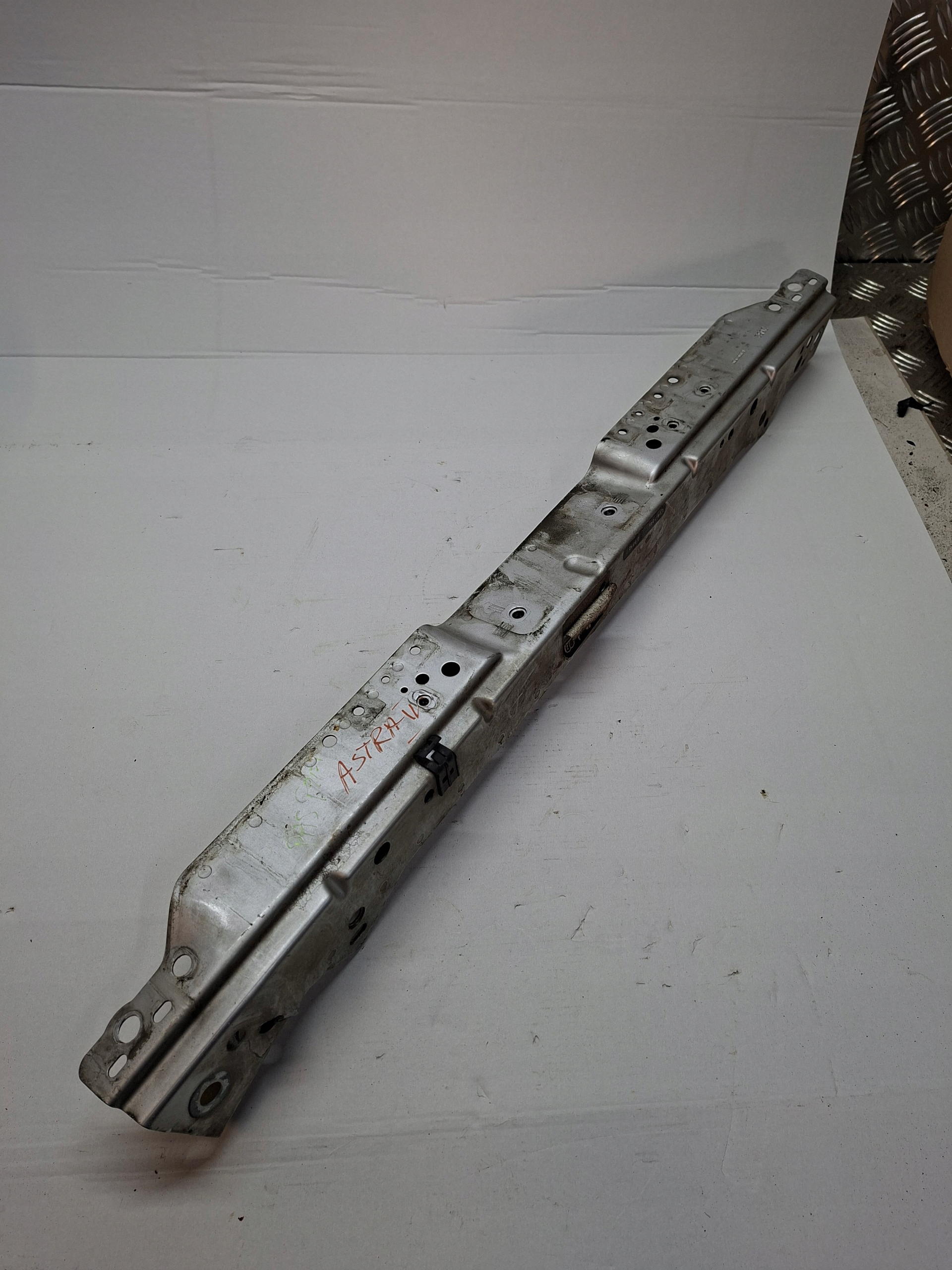 support panel for radiators pillar upper OPEL ASTRA J IV 13308349