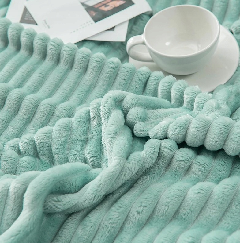 MIĘCIUTKI KOC WYTŁACZANY 200X220 KOCYK NA ŁÓŻKO NARZUTA PLED KAPA GRUBY % Marka RoomTime