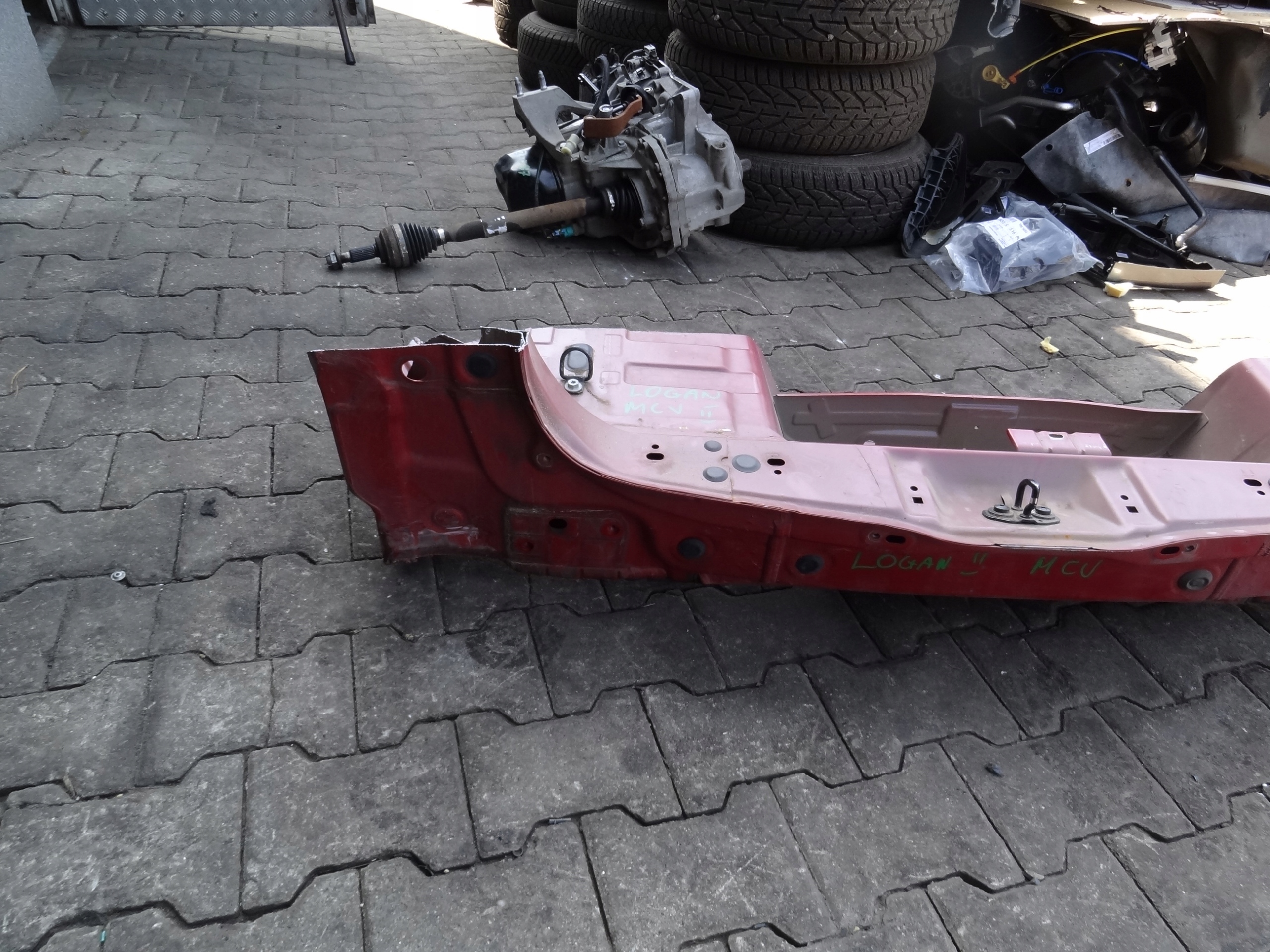 DACIA LOGAN II 2015 MCV PAS TYLNY SCIANA PODLOGA Producent części Dacia OE