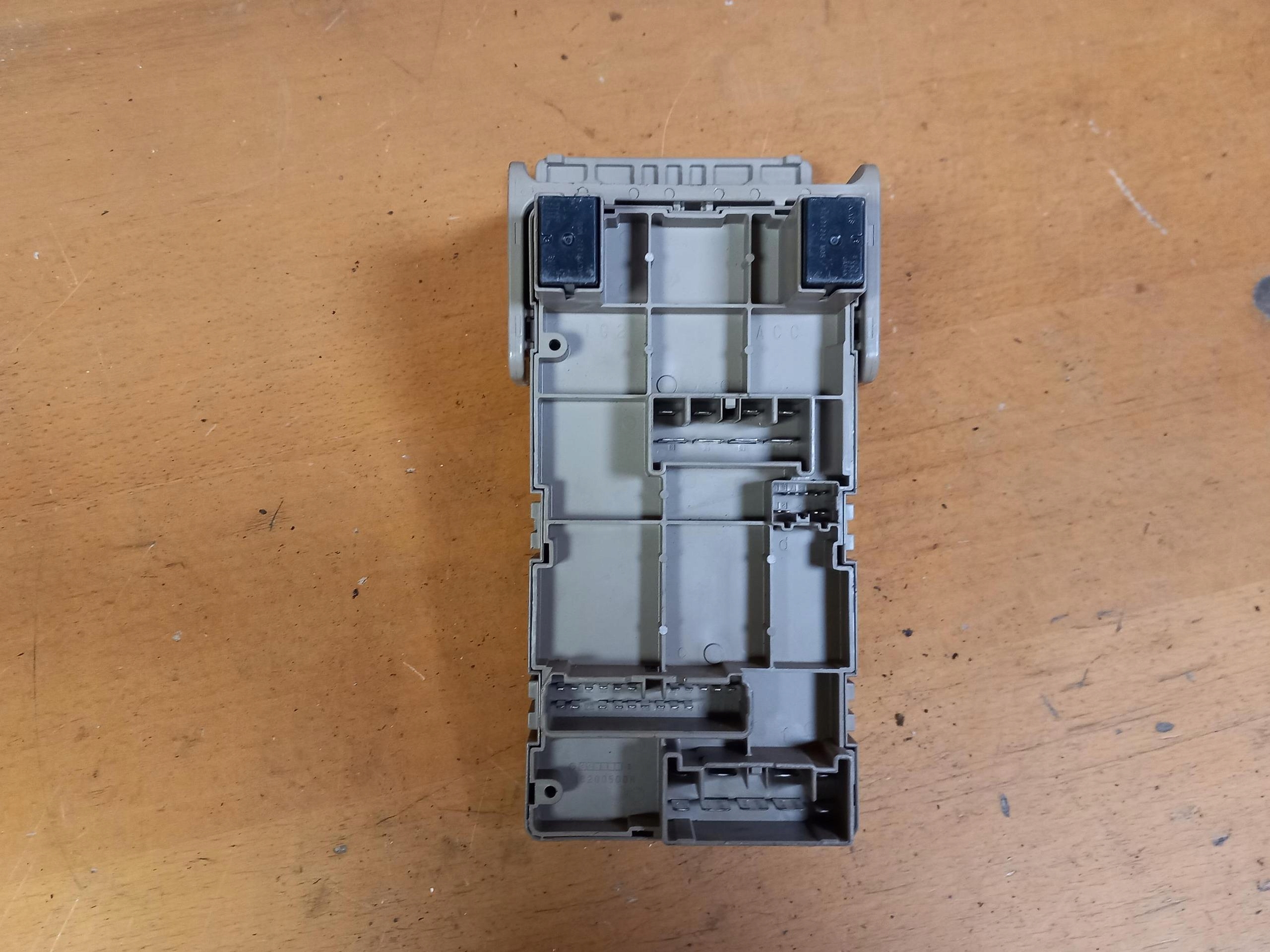 Module fusibles SUBARU OUTBACK III 2.0D 82201AG032 03-09