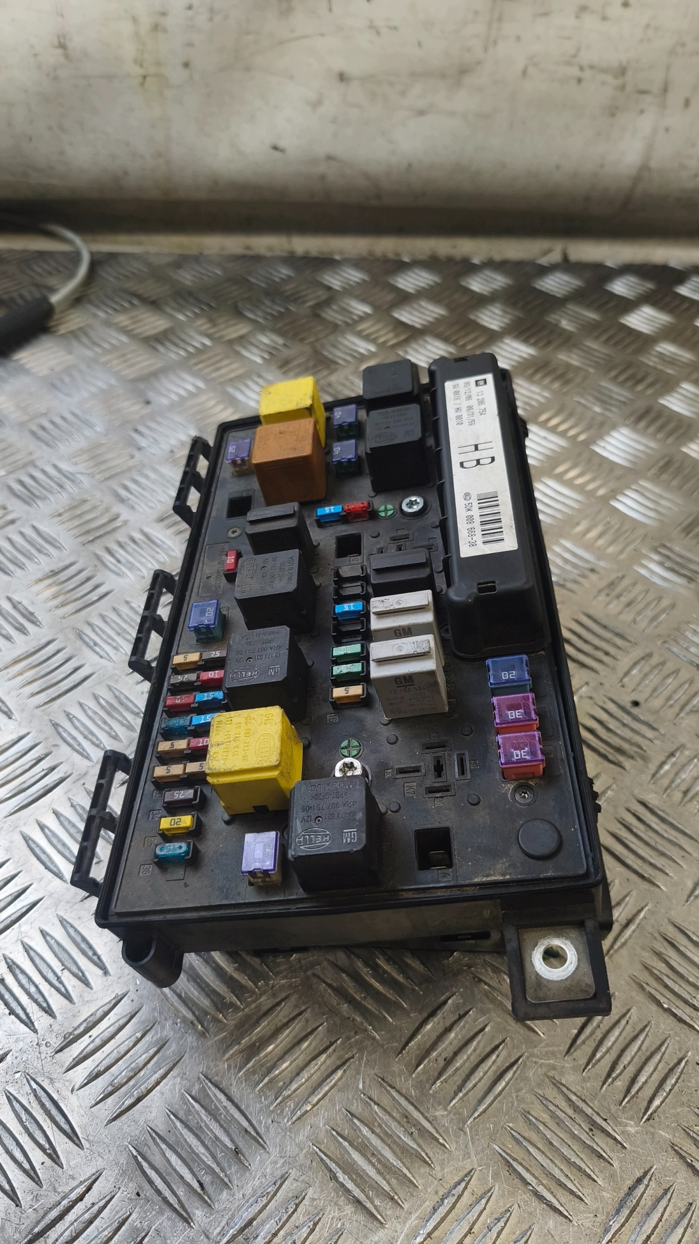 sicherungskasten OPEL ASTRA H 5DK008668-38