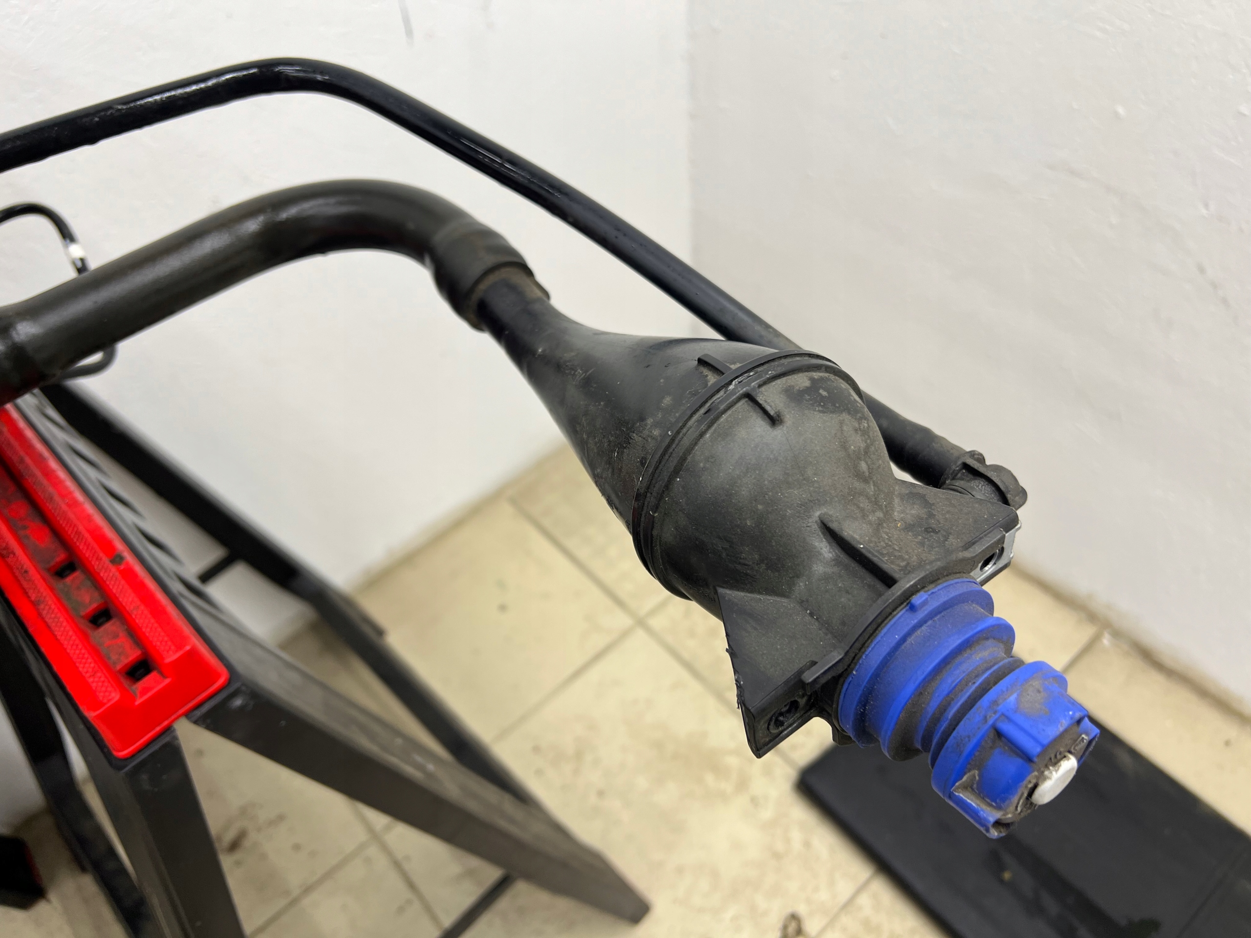 Pompa serbatoio ADBLUE EXPERT III JUMPY III PROACE e VIVARO C 1.5 BLUEHDI